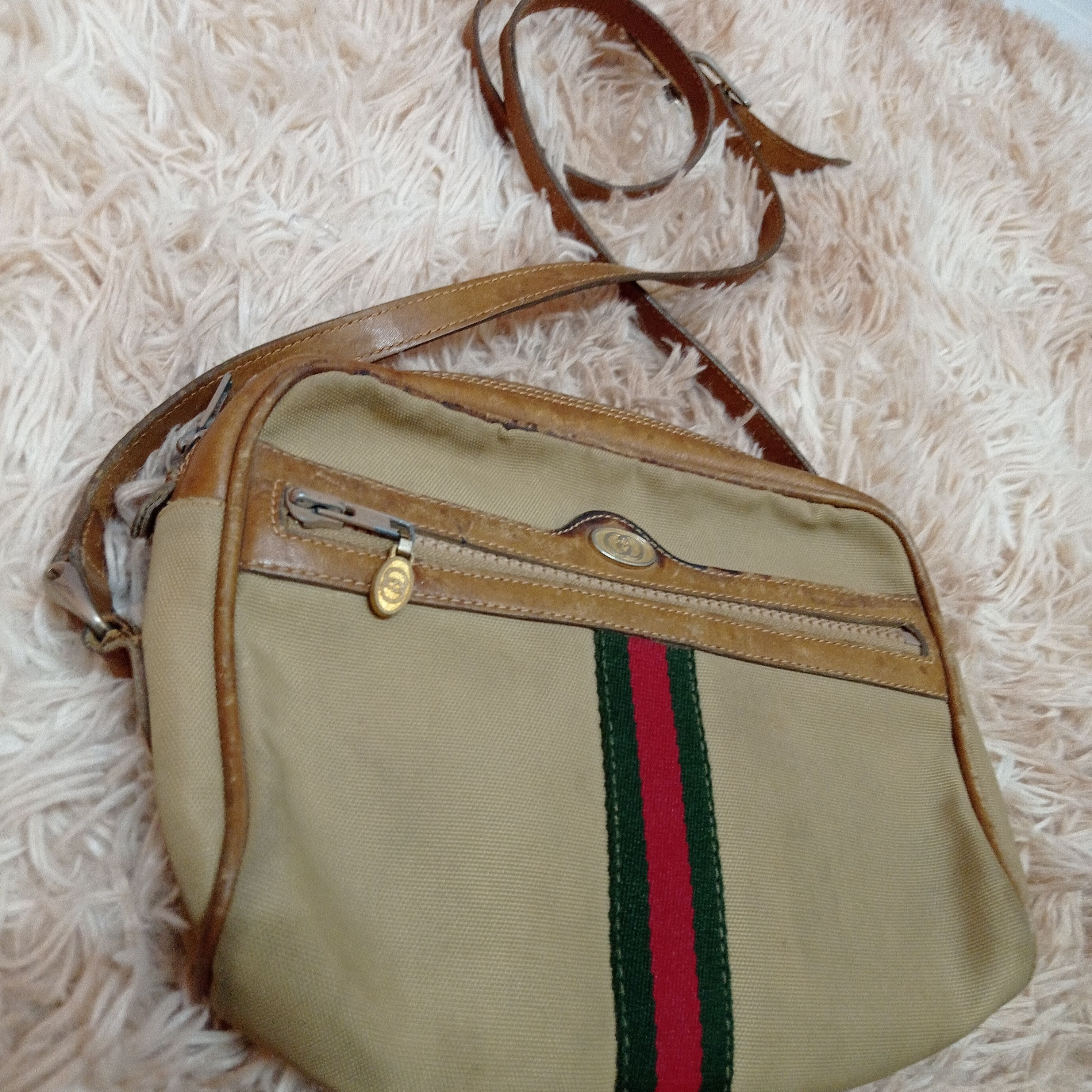 Gucci × Vintage Super Vintage GUCCI GG CANVAS CROSS BODY PURSE (AUTHENTIC) Size ONE SIZE - 13 Thumbnail