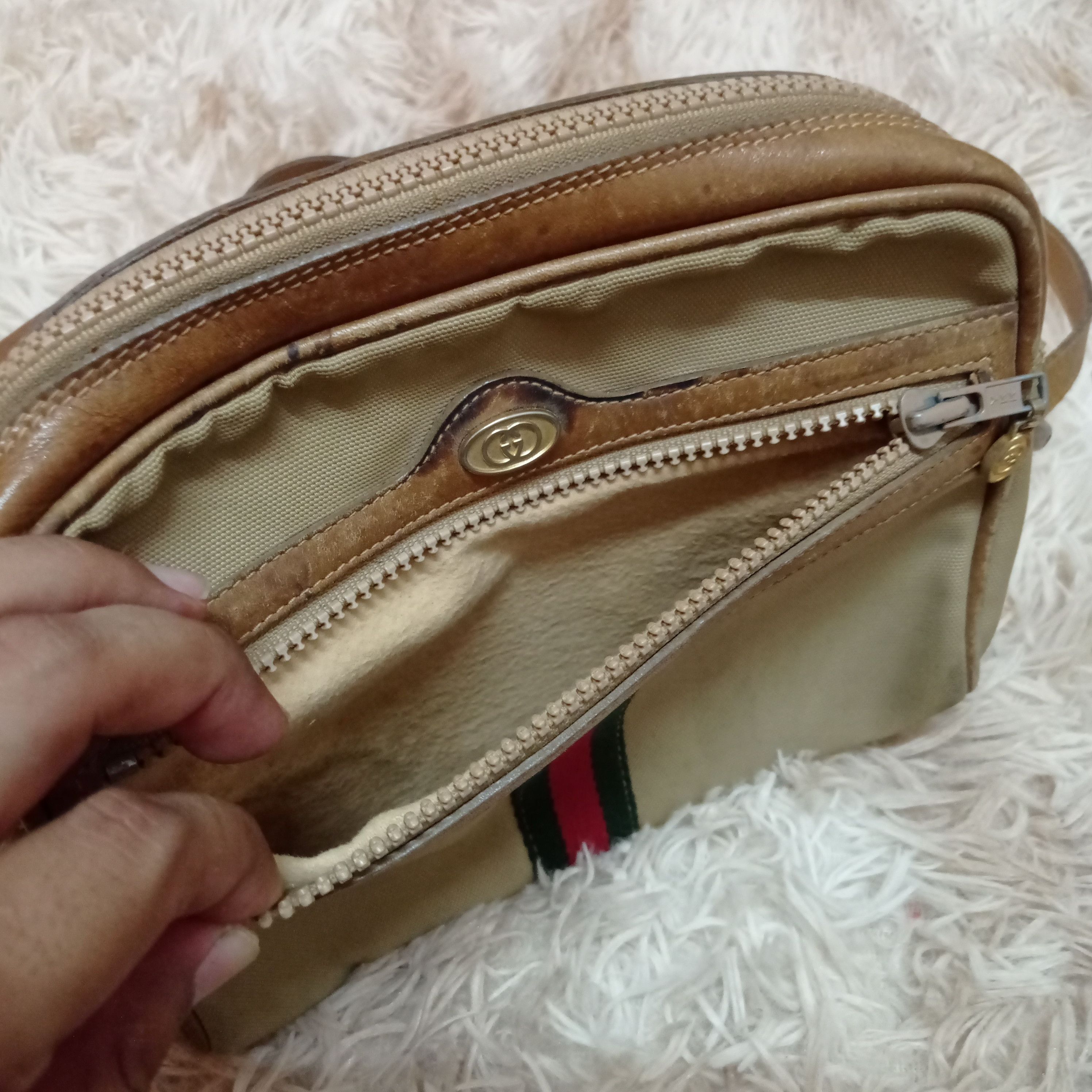 Gucci × Vintage Super Vintage GUCCI GG CANVAS CROSS BODY PURSE (AUTHENTIC) Size ONE SIZE - 5 Thumbnail