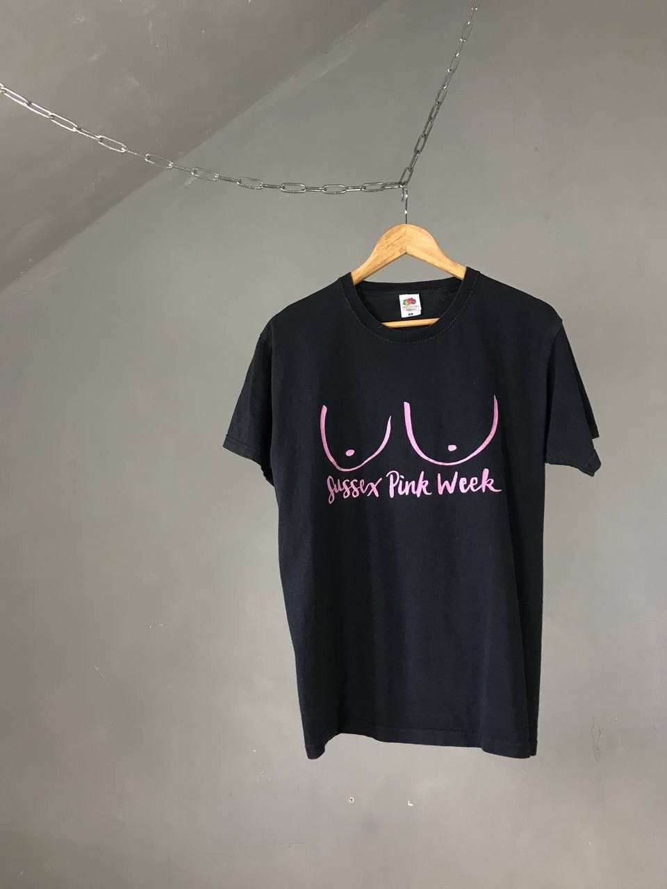 Other Sussex Pink Week vintage other tee Size US M / EU 48-50 / 2 - 1 Thumbnail