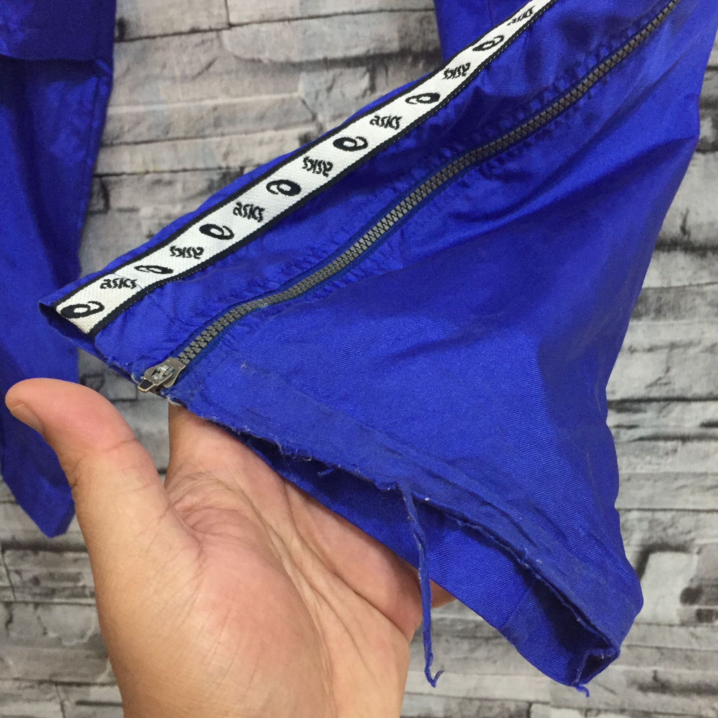 Asics Vintage ASICS track pant stripe tape logo size M (W 26 - 34 Size US 30 / EU 46 - 10 Thumbnail