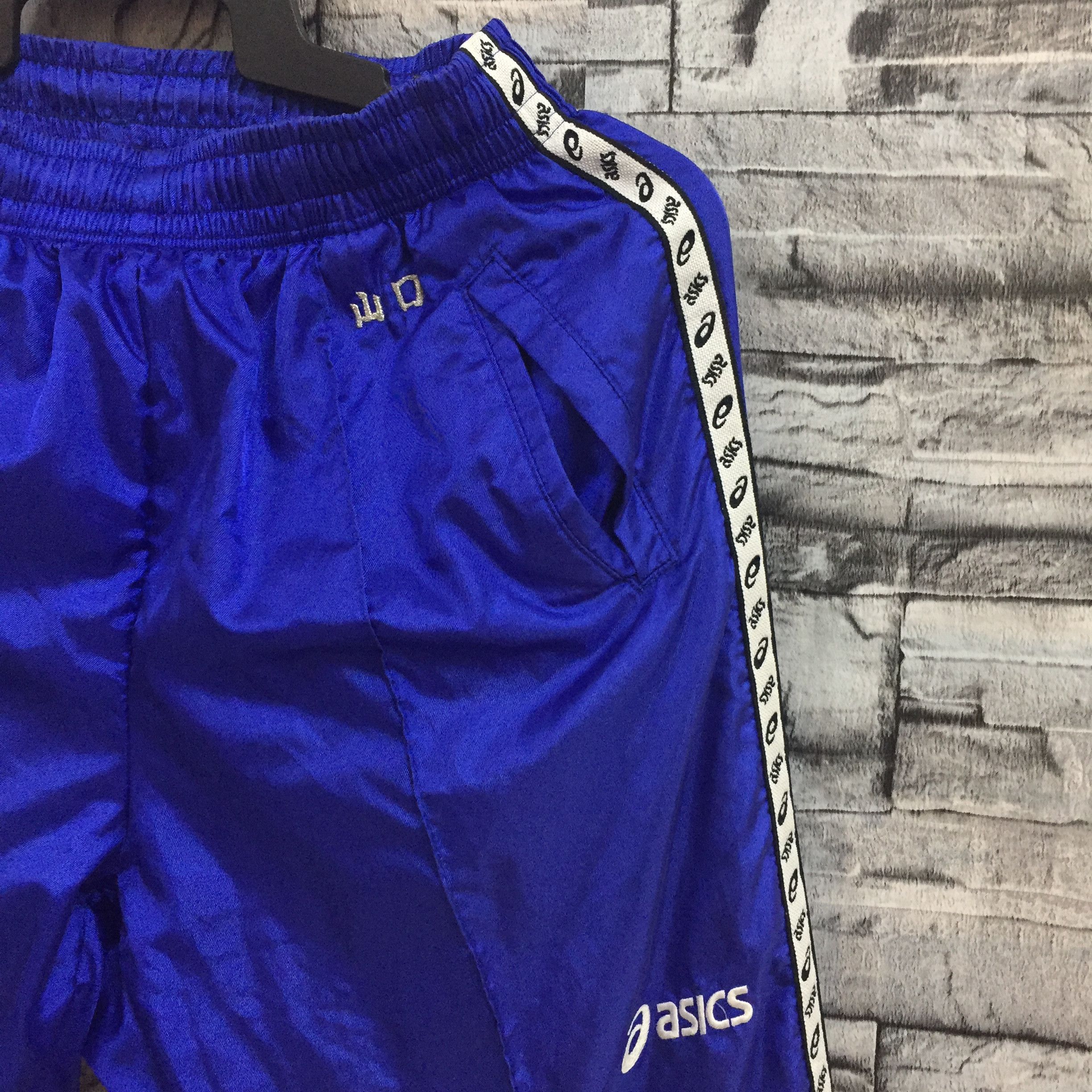 Asics Vintage ASICS track pant stripe tape logo size M (W 26 - 34 Size US 30 / EU 46 - 1 Thumbnail