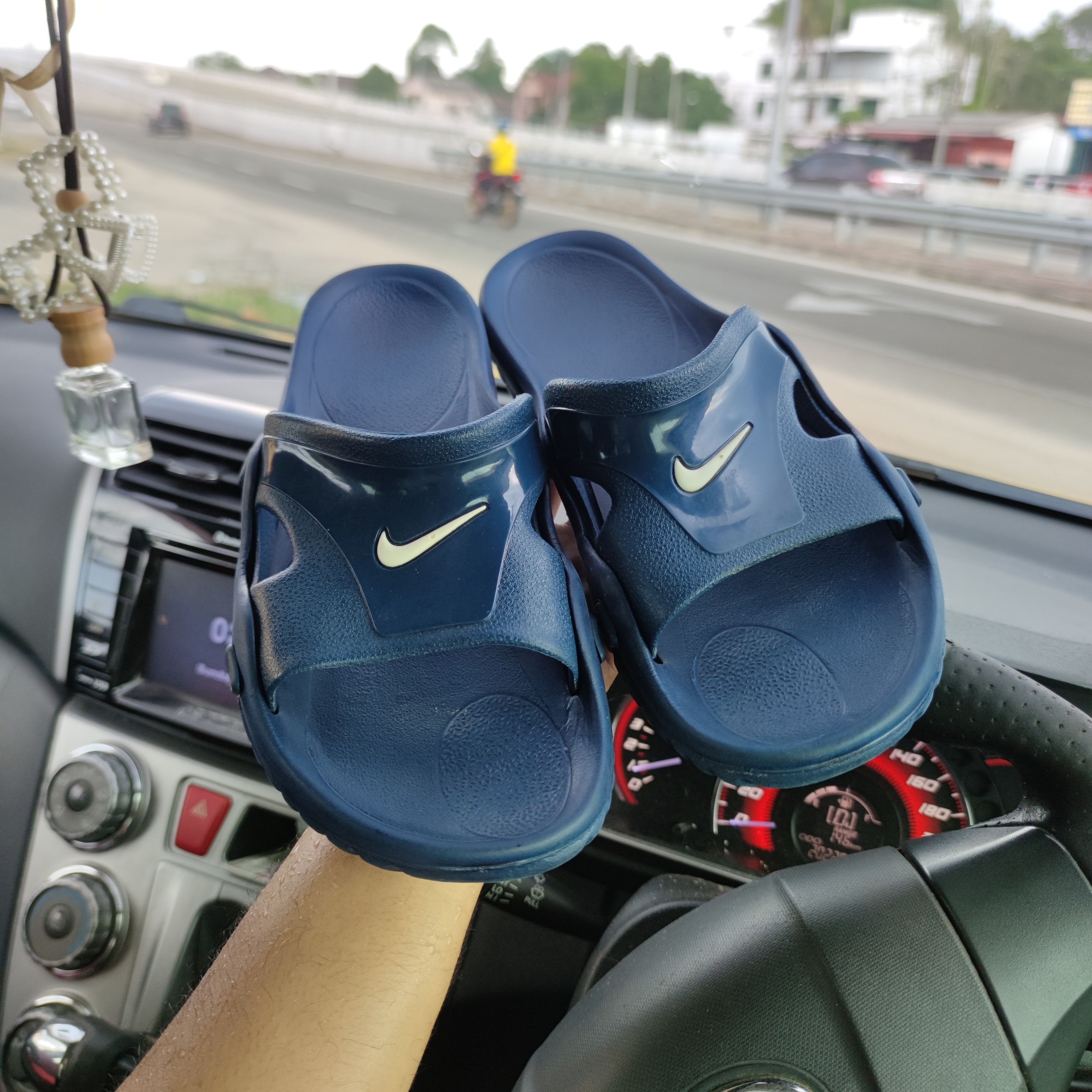 90s nike sandals best sale