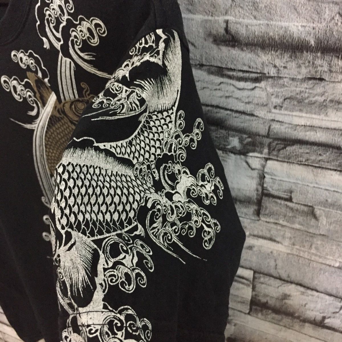 Japanese Brand Vintage Koi Fish t shirt big logo size LL fit L black Size US L / EU 52-54 / 3 - 5 Thumbnail