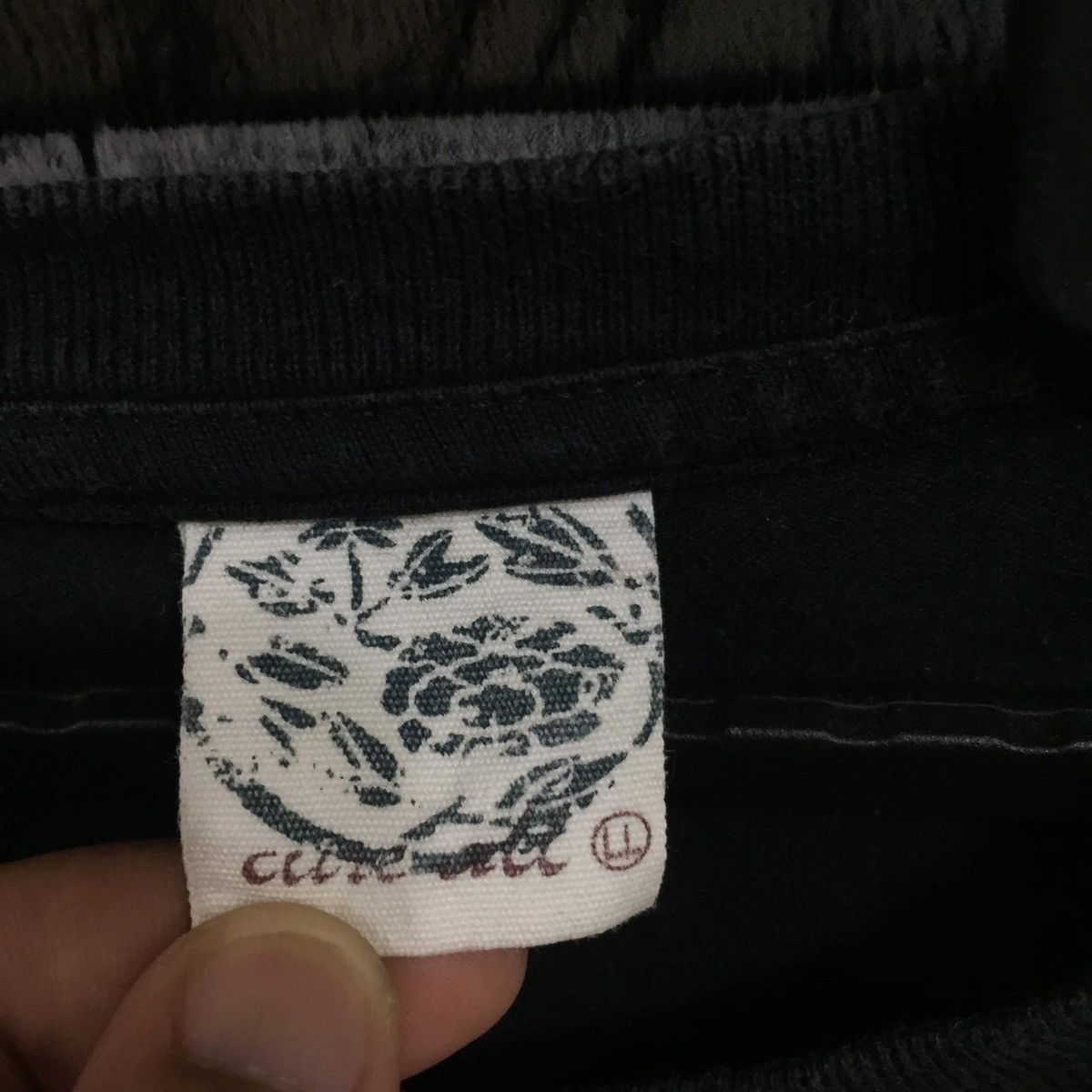 Japanese Brand Vintage Koi Fish t shirt big logo size LL fit L black Size US L / EU 52-54 / 3 - 3 Thumbnail