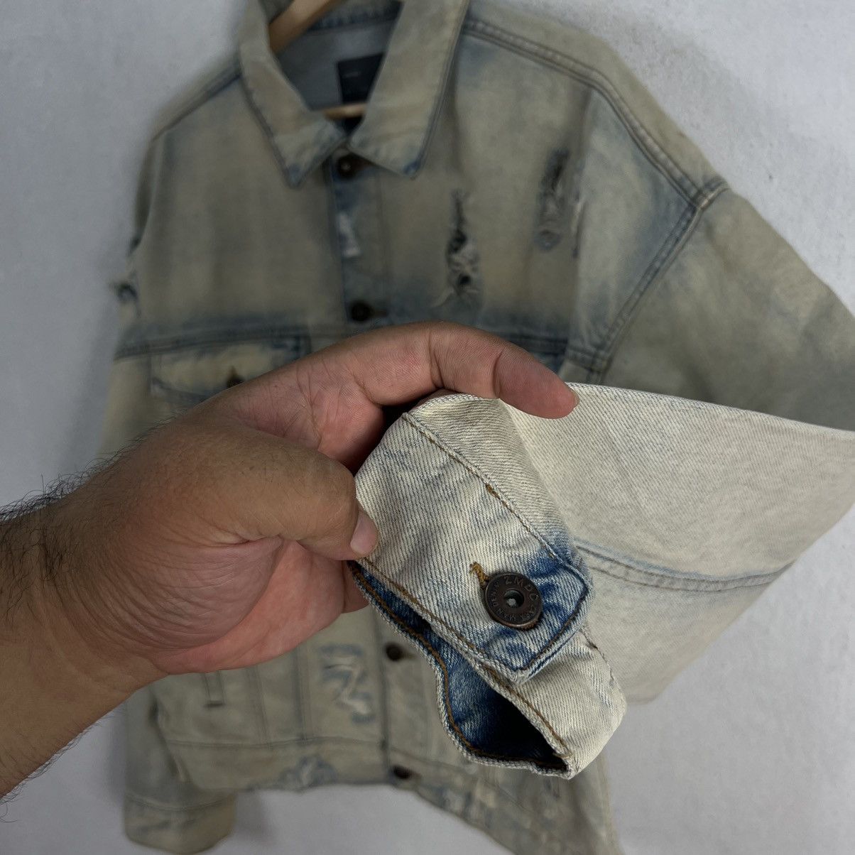 Japanese Brand VINTAGE ZARA MAN DISTRESSED DENIM JACKET ACID WASH DESIGN Size US L / EU 52-54 / 3 - 7 Thumbnail