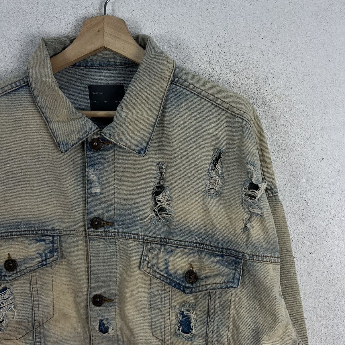 Japanese Brand VINTAGE ZARA MAN DISTRESSED DENIM JACKET ACID WASH DESIGN Size US L / EU 52-54 / 3 - 6 Thumbnail