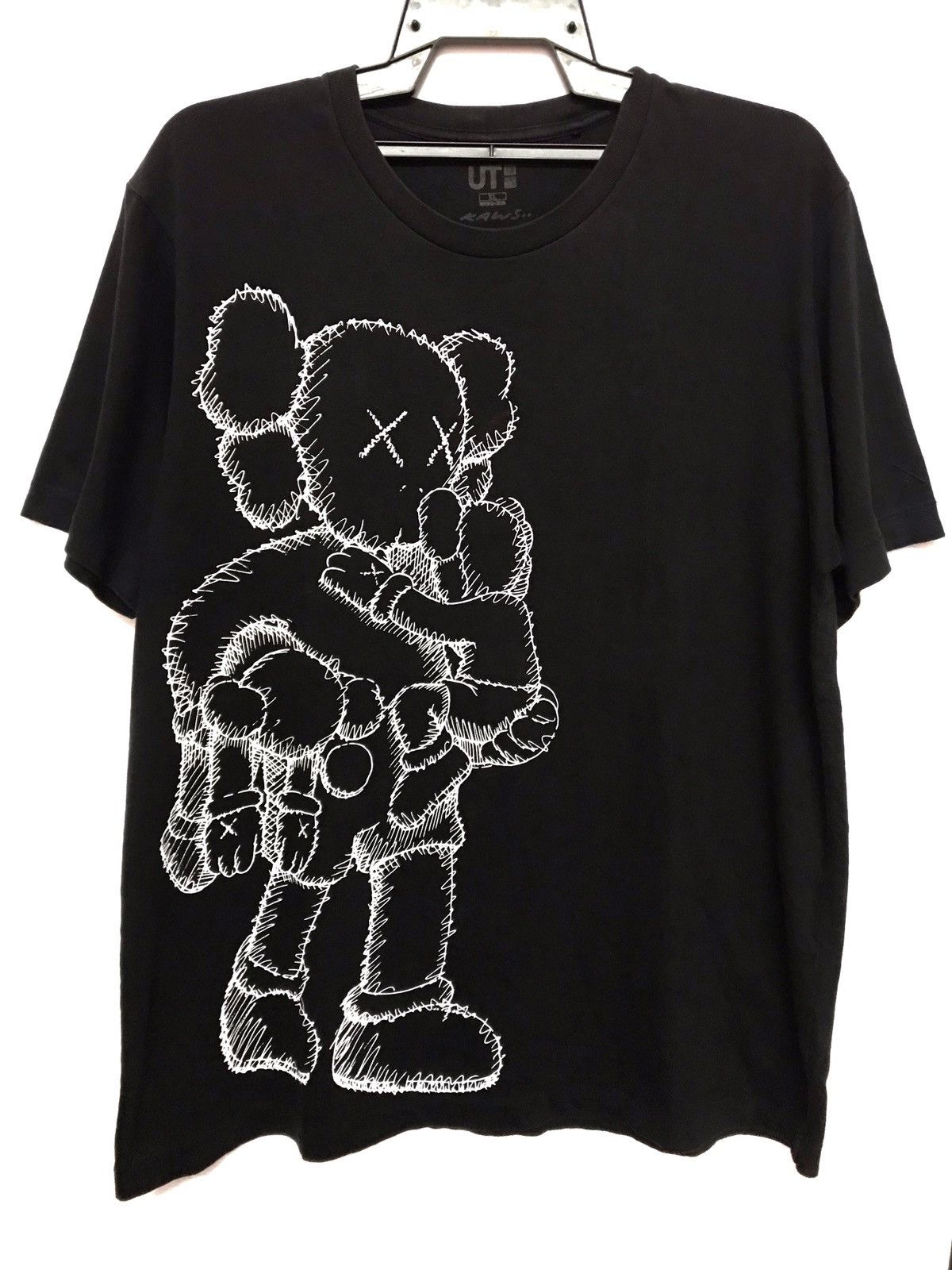 Kaws × Uniqlo Rare Uniqlo x Kaws Big Print Size US XL / EU 56 / 4 - 1 Thumbnail