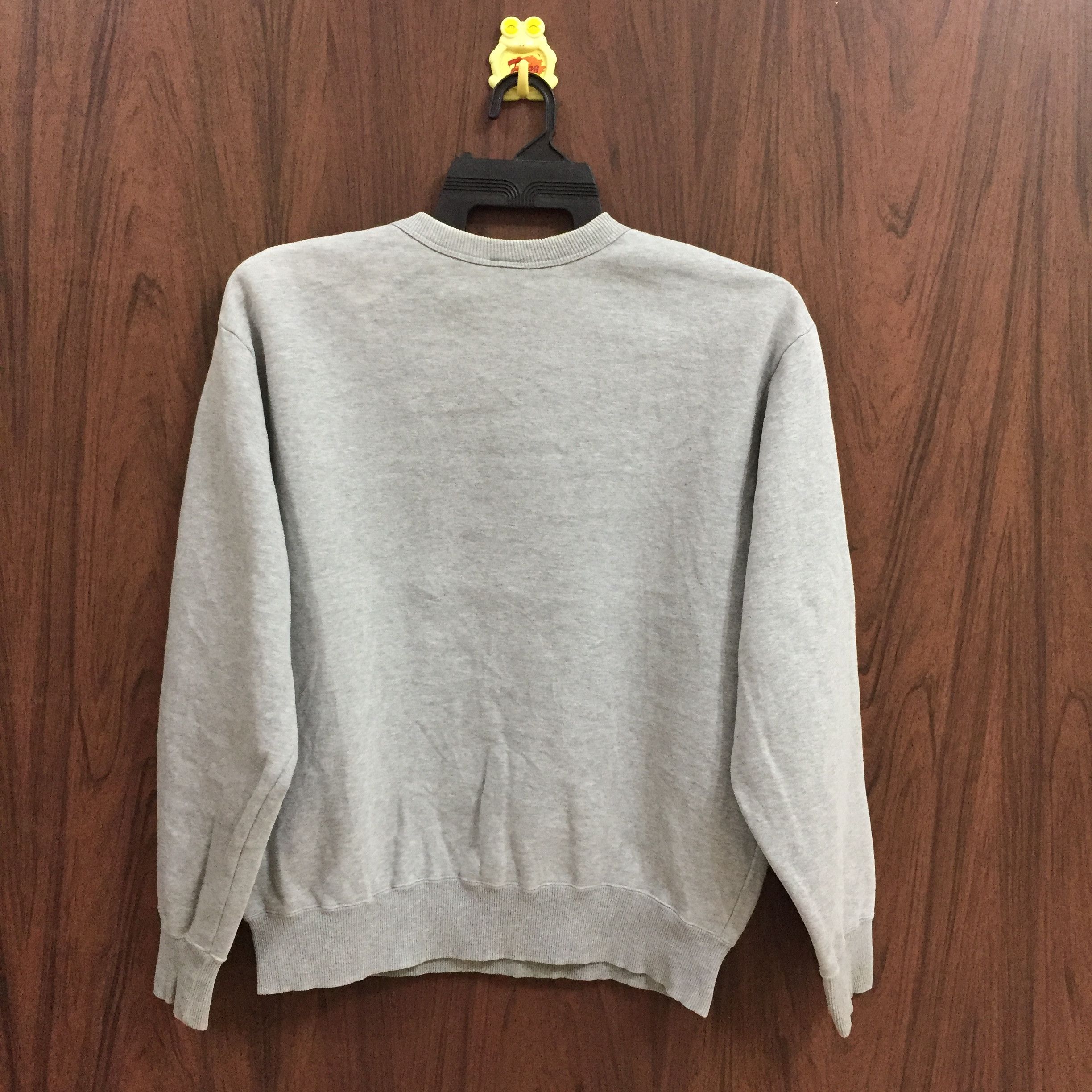 Champion Vintage Champion sweatshirt small logo jumper size L Size US L / EU 52-54 / 3 - 7 Thumbnail
