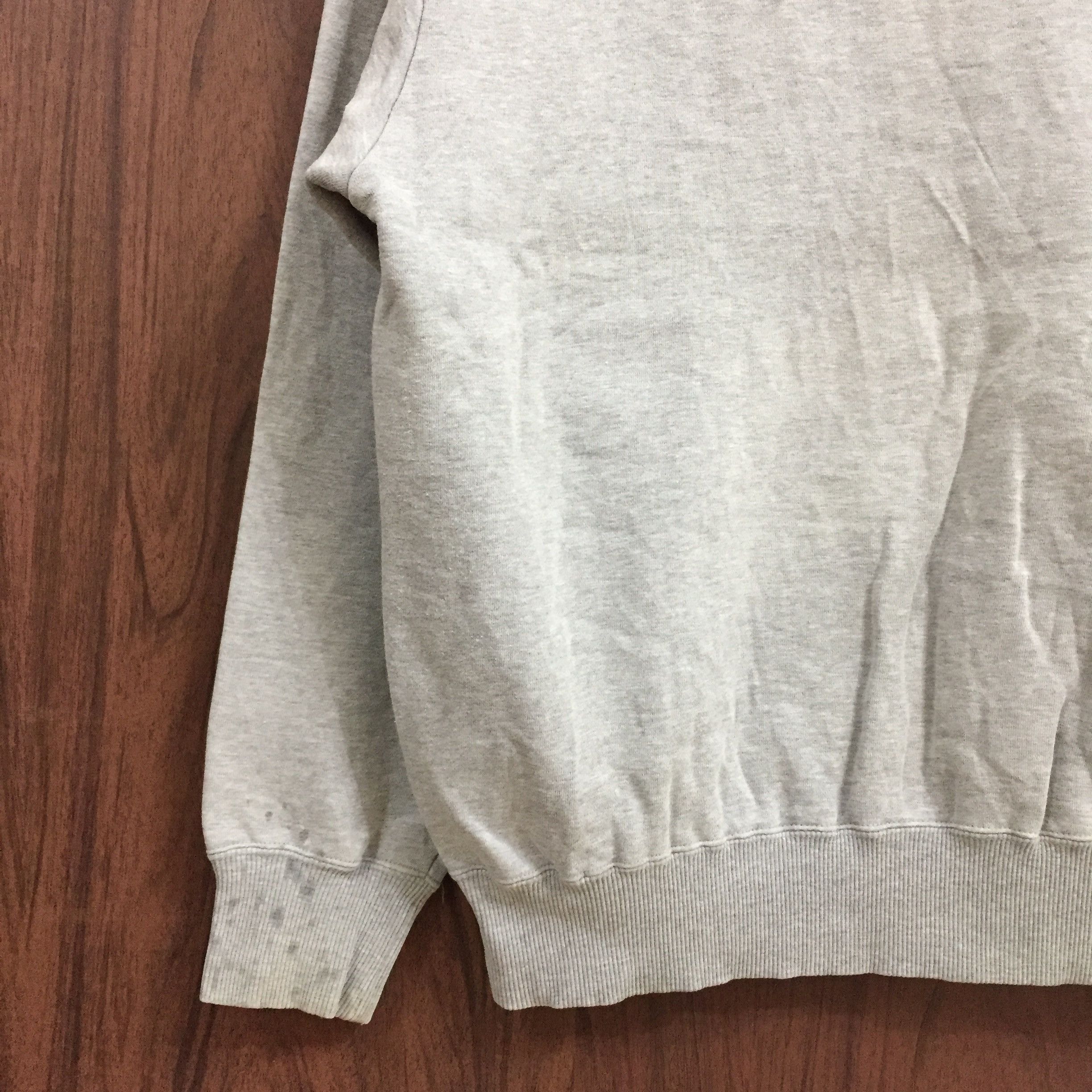 Champion Vintage Champion sweatshirt small logo jumper size L Size US L / EU 52-54 / 3 - 4 Thumbnail