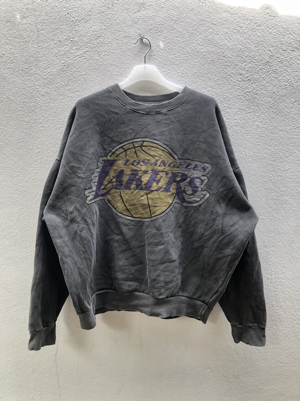 Vintage LA Lakers sweatshirt LeBron James 23 🔥