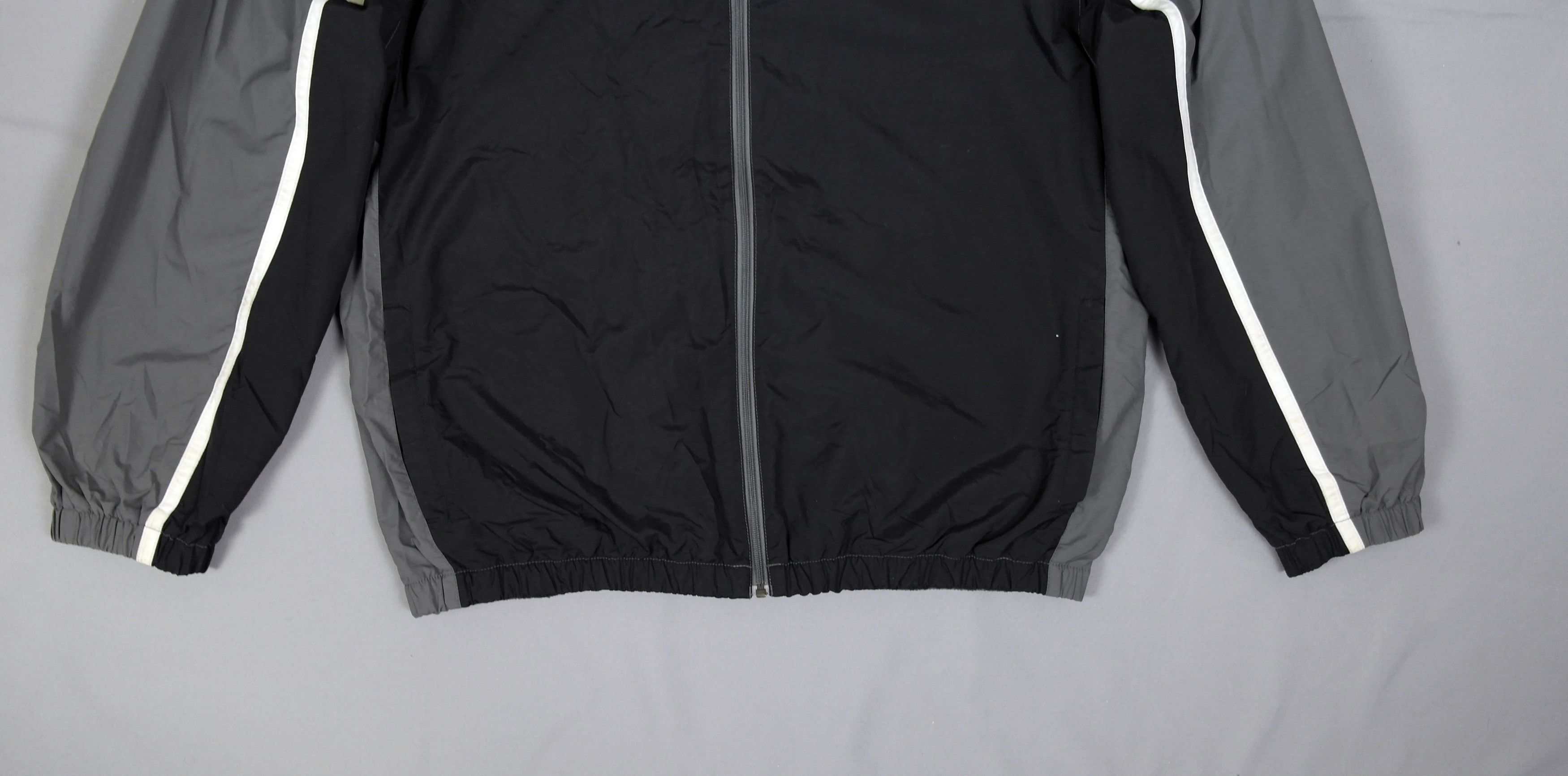 Tommy Hilfiger Vintage Tommy Hilfiger Windbreaker Size US XL / EU 56 / 4 - 5 Thumbnail