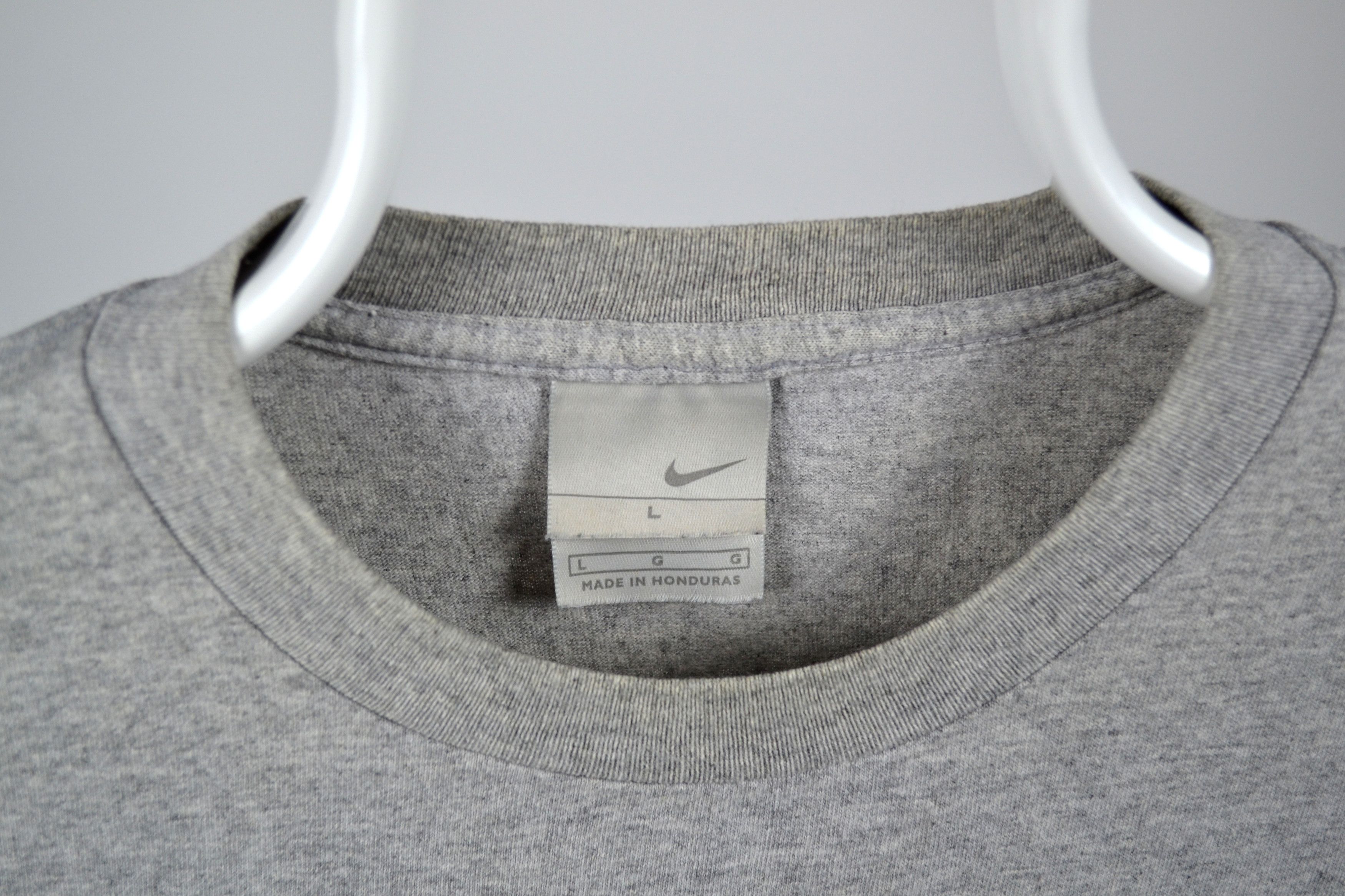 Nike × Vintage Vintage Nike T-shirt Mini Swosh Size US L / EU 52-54 / 3 - 5 Thumbnail