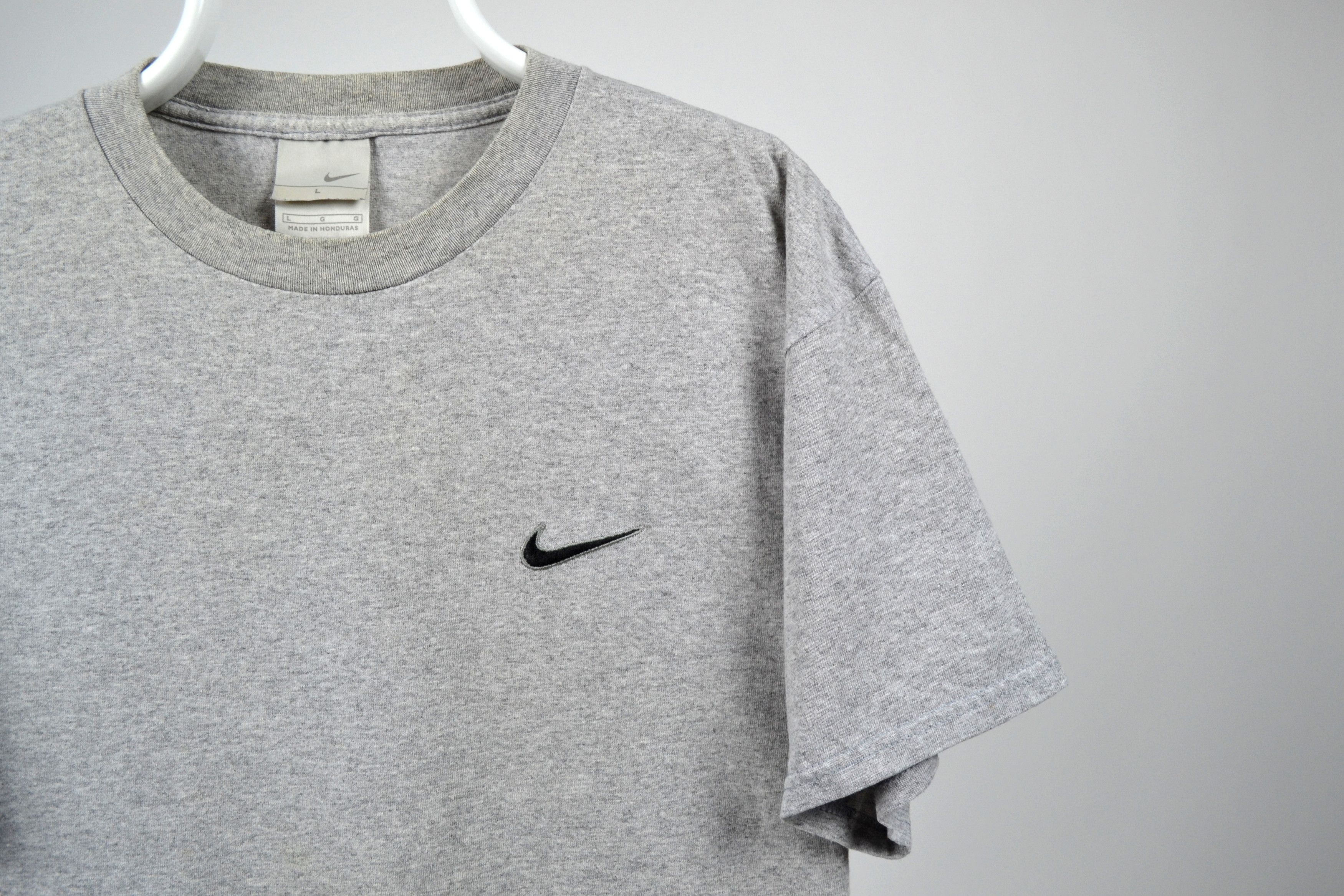 Nike × Vintage Vintage Nike T-shirt Mini Swosh Size US L / EU 52-54 / 3 - 4 Thumbnail