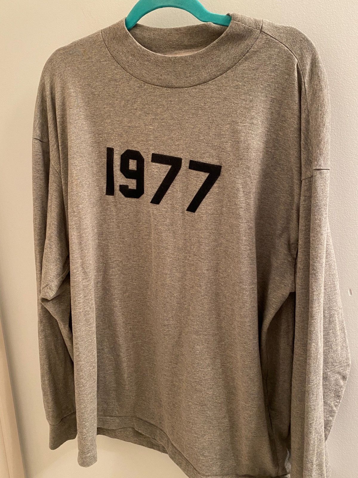 Newest Fear of god Essentials 1977 turtle neck longsleeve T shirt size M