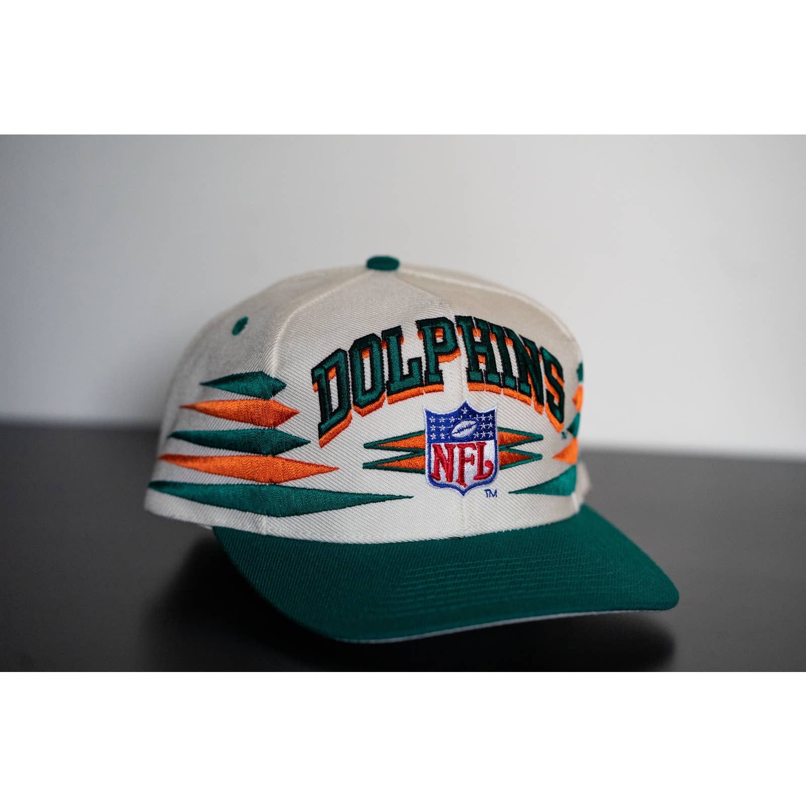 Vintage 1990s NFL Miami Dolphins Logo Athletics Diamond Cut Snapback H