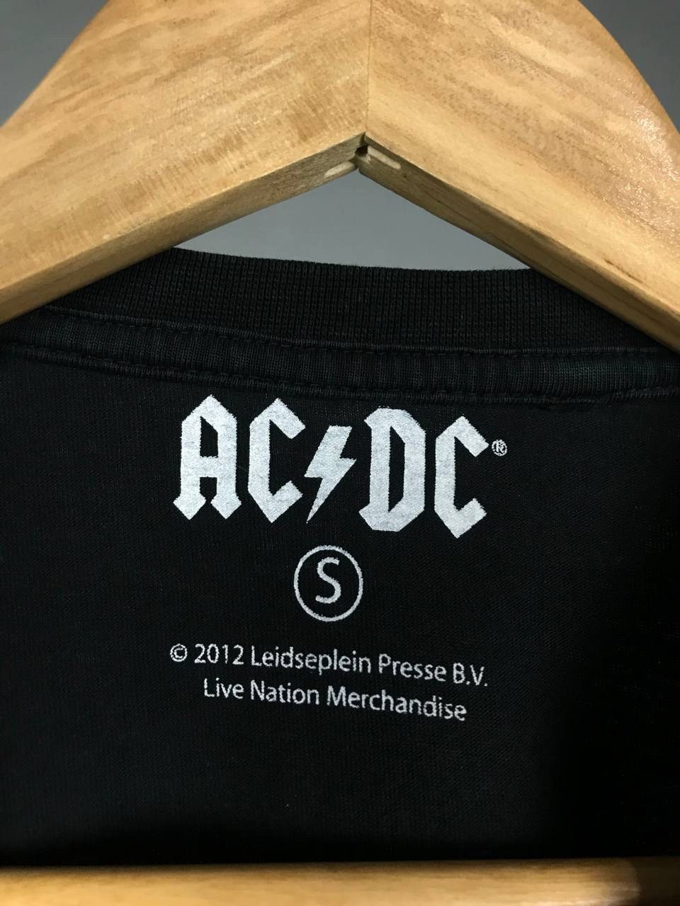 AC/DC × Band Tees × Vintage AC/DC 2012 vintage rock band tee Size US S / EU 44-46 / 1 - 4 Thumbnail
