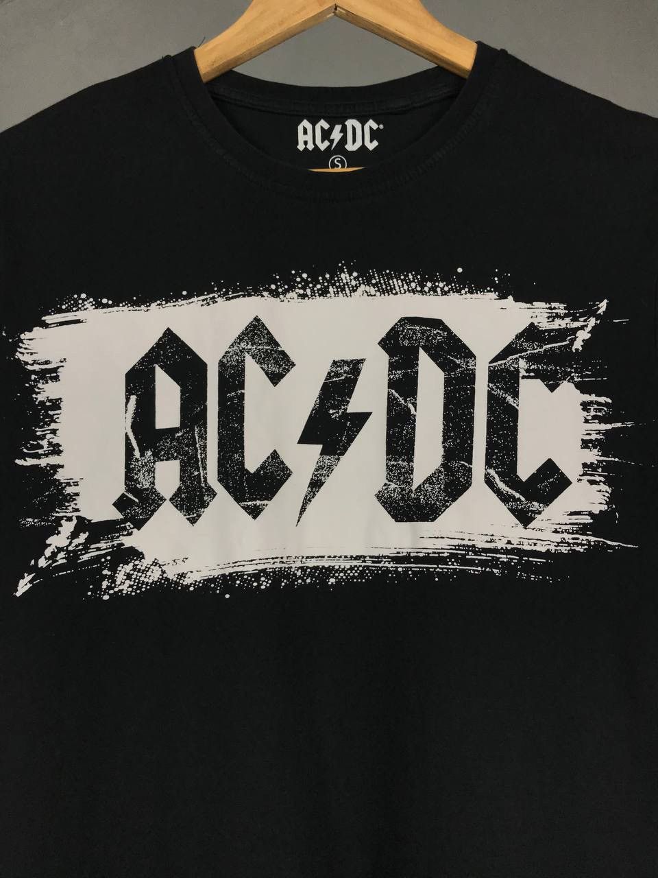 AC/DC × Band Tees × Vintage AC/DC 2012 vintage rock band tee Size US S / EU 44-46 / 1 - 3 Thumbnail