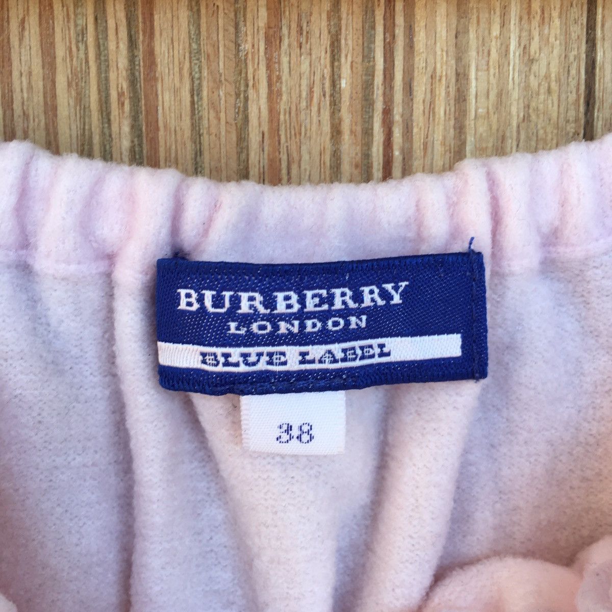 Burberry Vintage Burberry London Embroidery Logo T-shirt Size S / US 4 / IT 40 - 5 Thumbnail