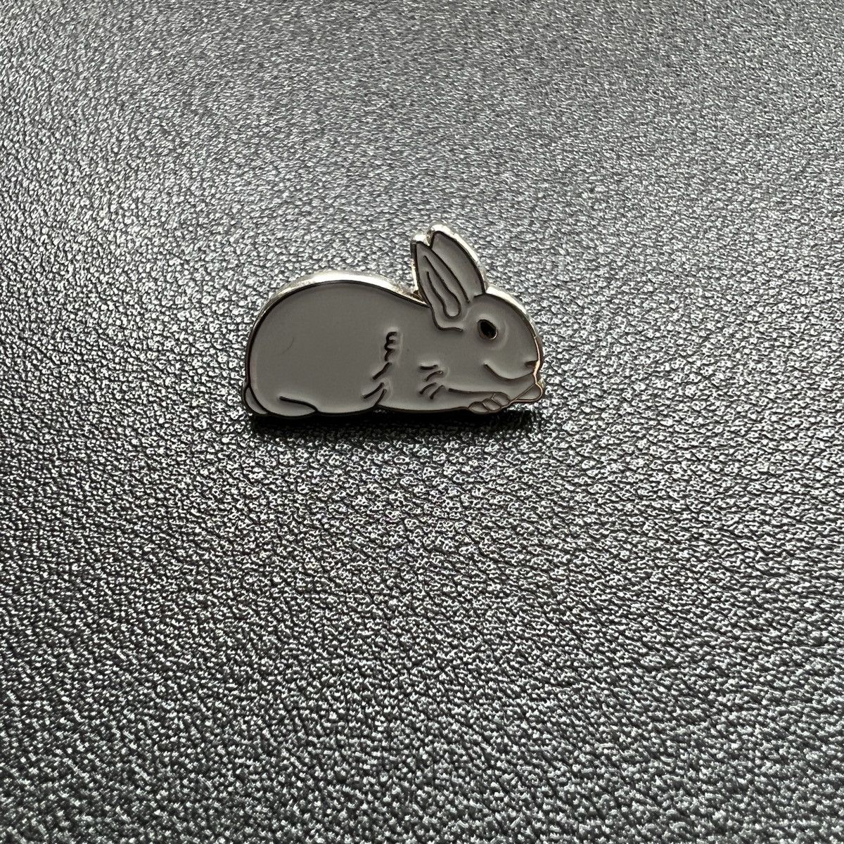 Supreme Supreme White Rabbit Pin FW16 Size ONE SIZE - 1 Thumbnail