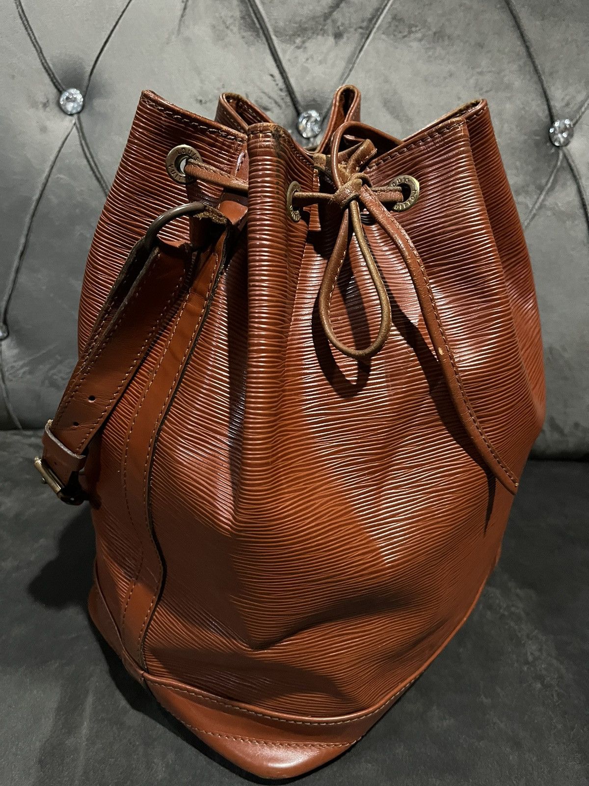 Louis Vuitton LOUIS VUITTON Noe Large Brown Kenyan Fawn Epi Leather Size ONE SIZE - 6 Thumbnail