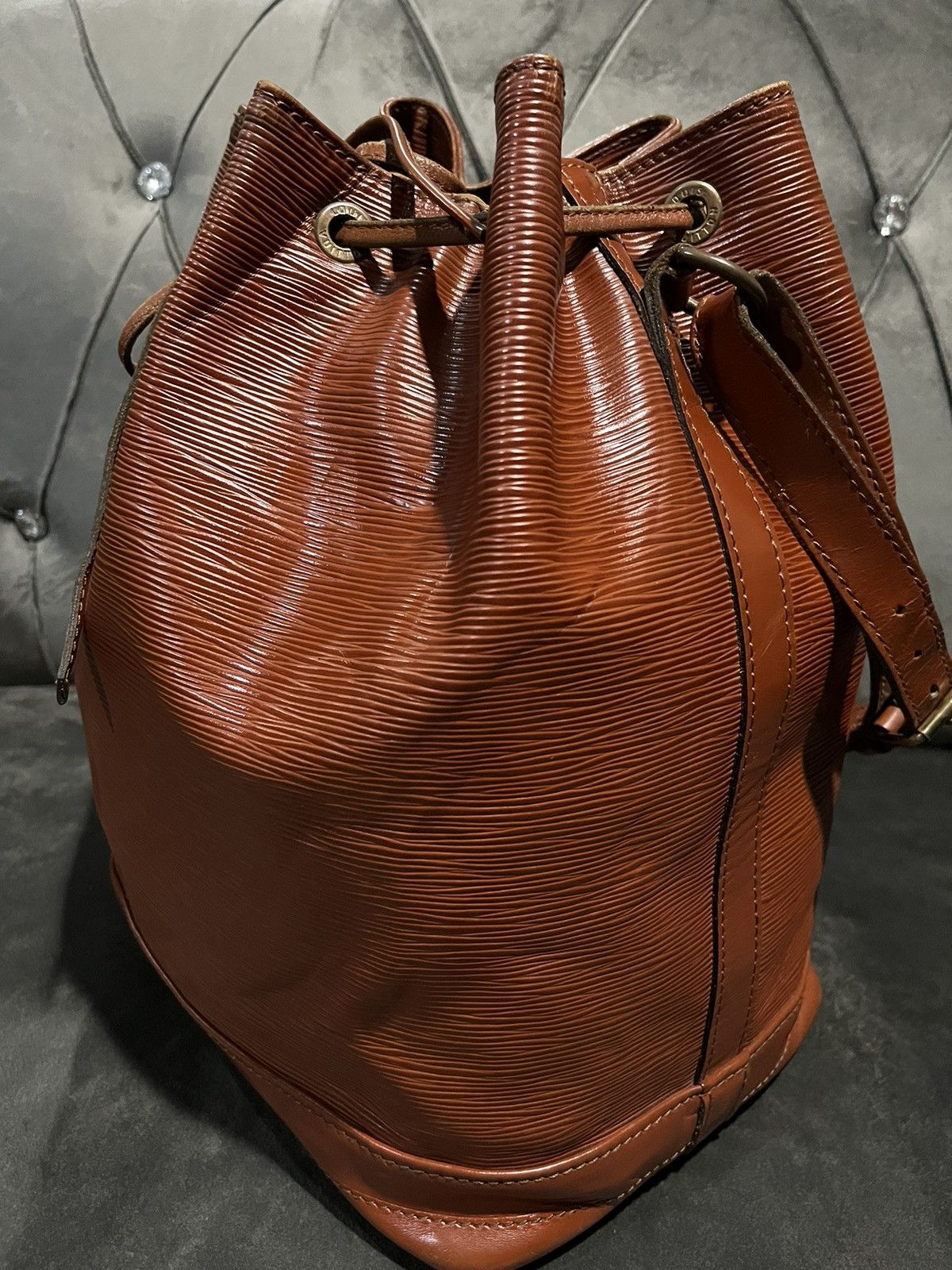 Louis Vuitton LOUIS VUITTON Noe Large Brown Kenyan Fawn Epi Leather Size ONE SIZE - 5 Thumbnail