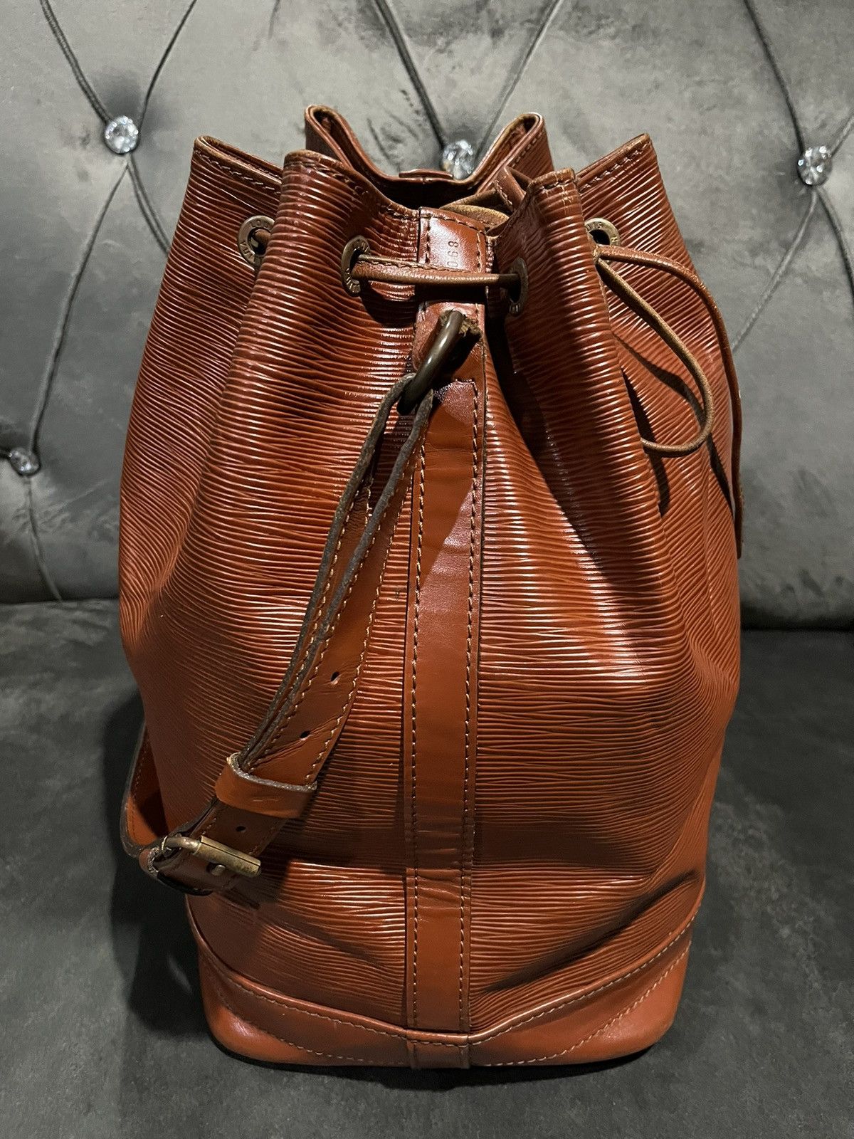 Louis Vuitton LOUIS VUITTON Noe Large Brown Kenyan Fawn Epi Leather Size ONE SIZE - 3 Thumbnail