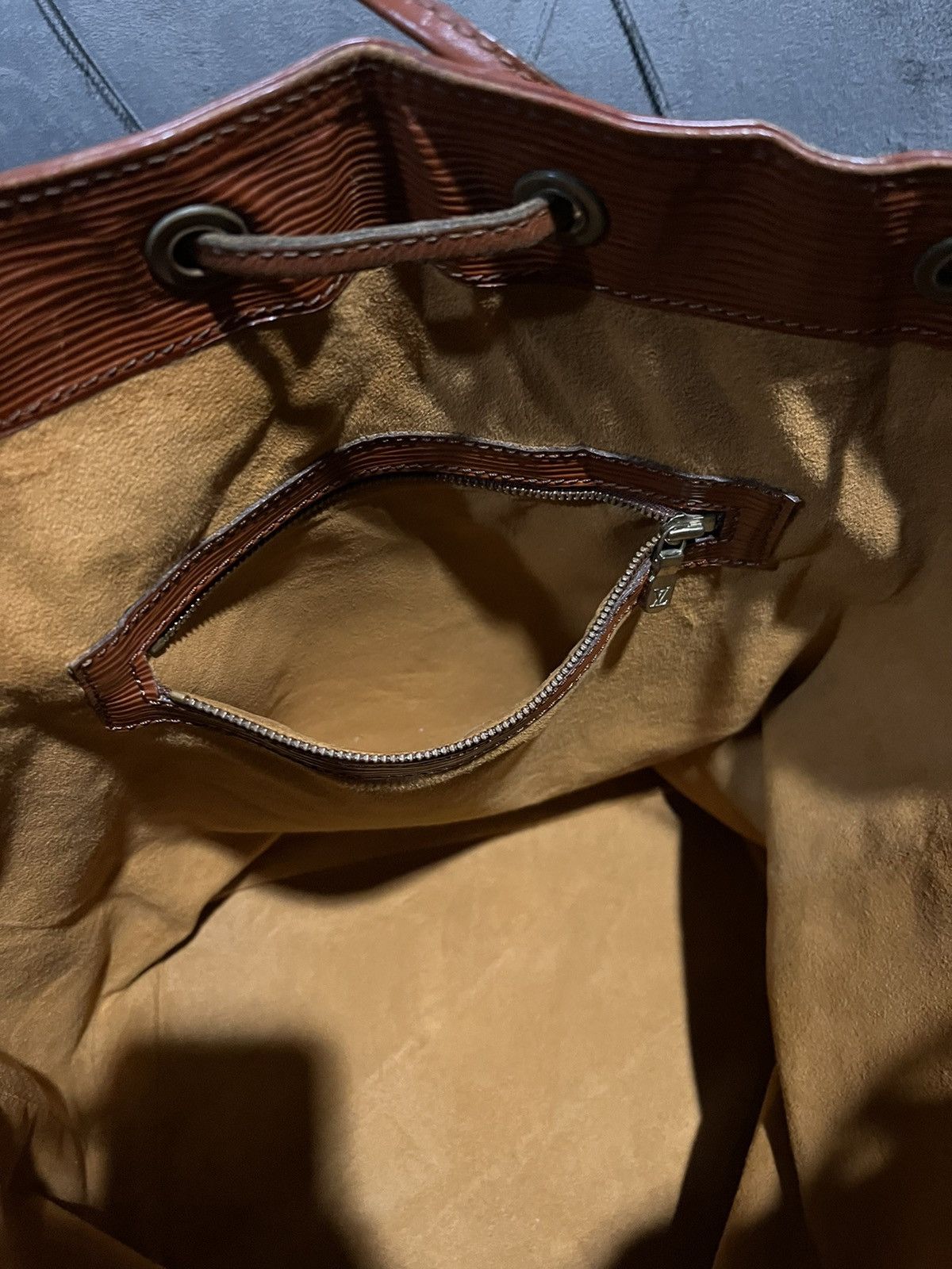 Louis Vuitton LOUIS VUITTON Noe Large Brown Kenyan Fawn Epi Leather Size ONE SIZE - 18 Thumbnail