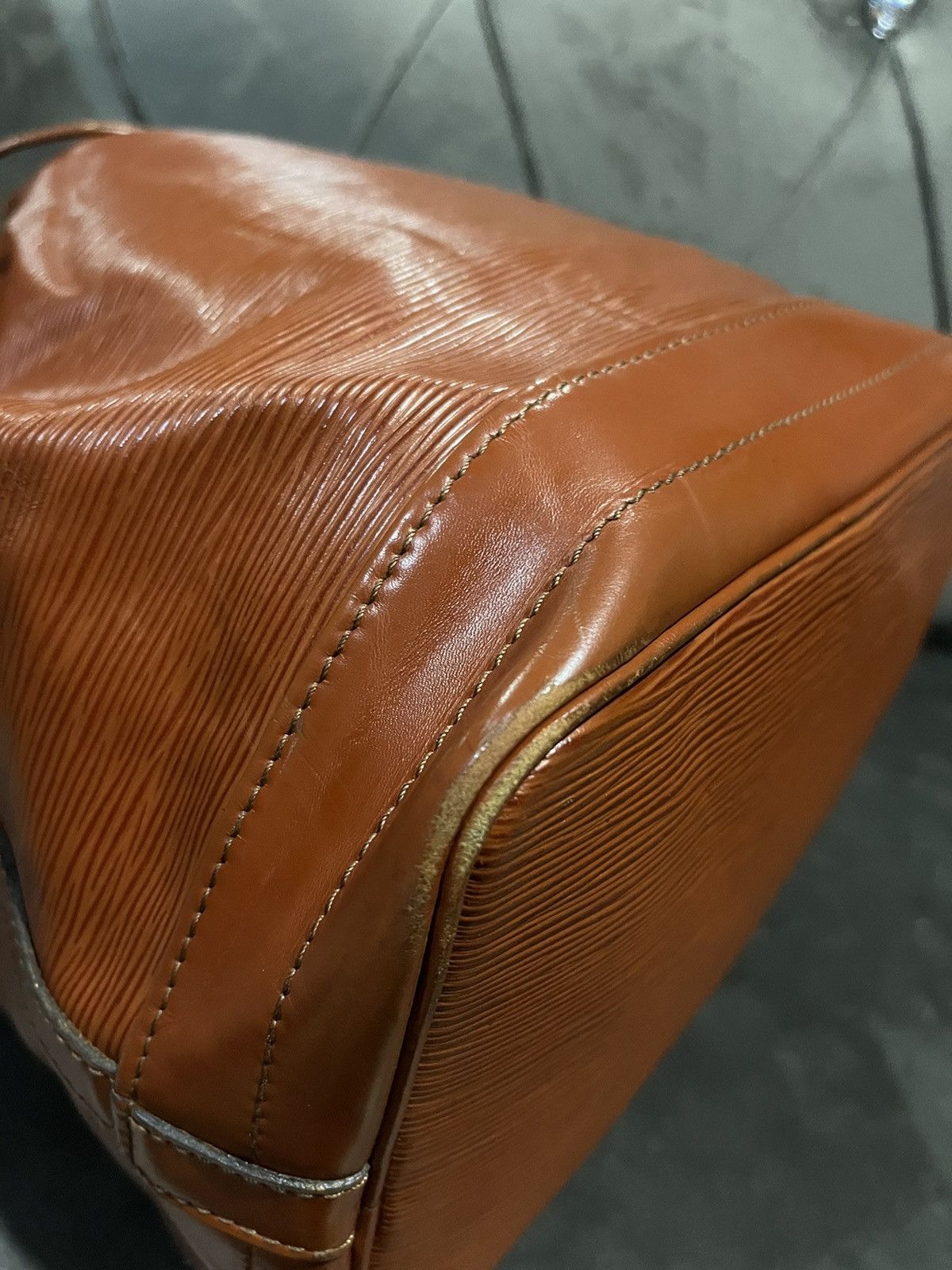 Louis Vuitton LOUIS VUITTON Noe Large Brown Kenyan Fawn Epi Leather Size ONE SIZE - 11 Thumbnail