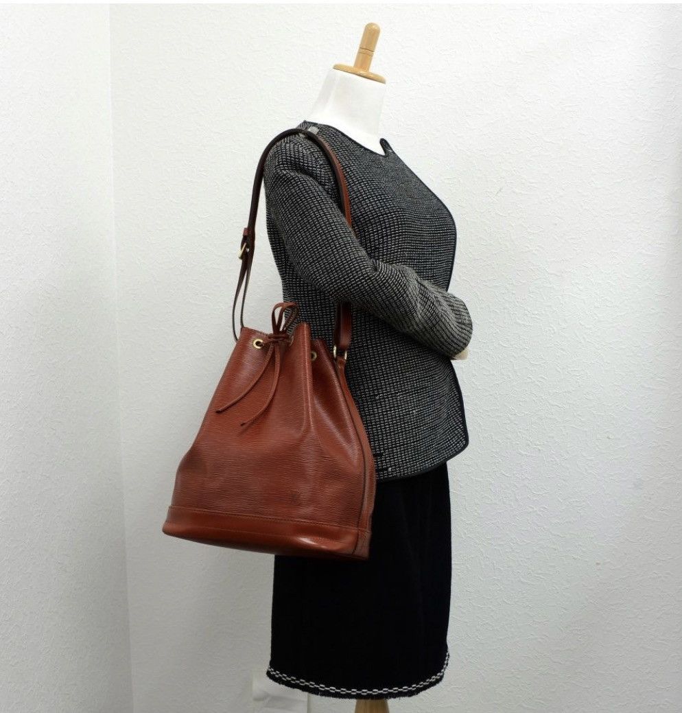 Louis Vuitton LOUIS VUITTON Noe Large Brown Kenyan Fawn Epi Leather Size ONE SIZE - 22 Thumbnail