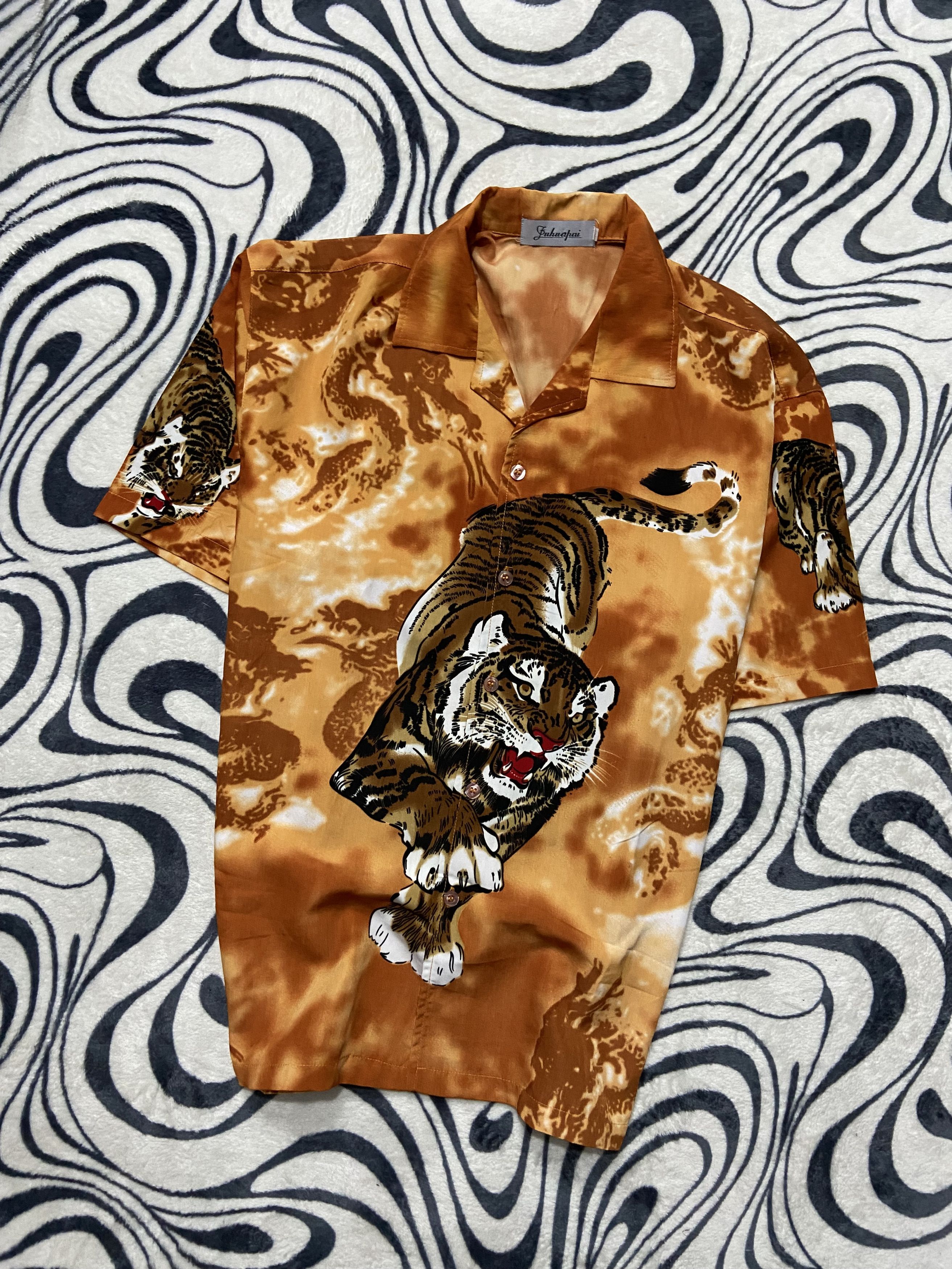 Vintage Vintage Hawaiian Shirt Tiger Print Y2K Size US XL / EU 56 / 4 - 1 Thumbnail