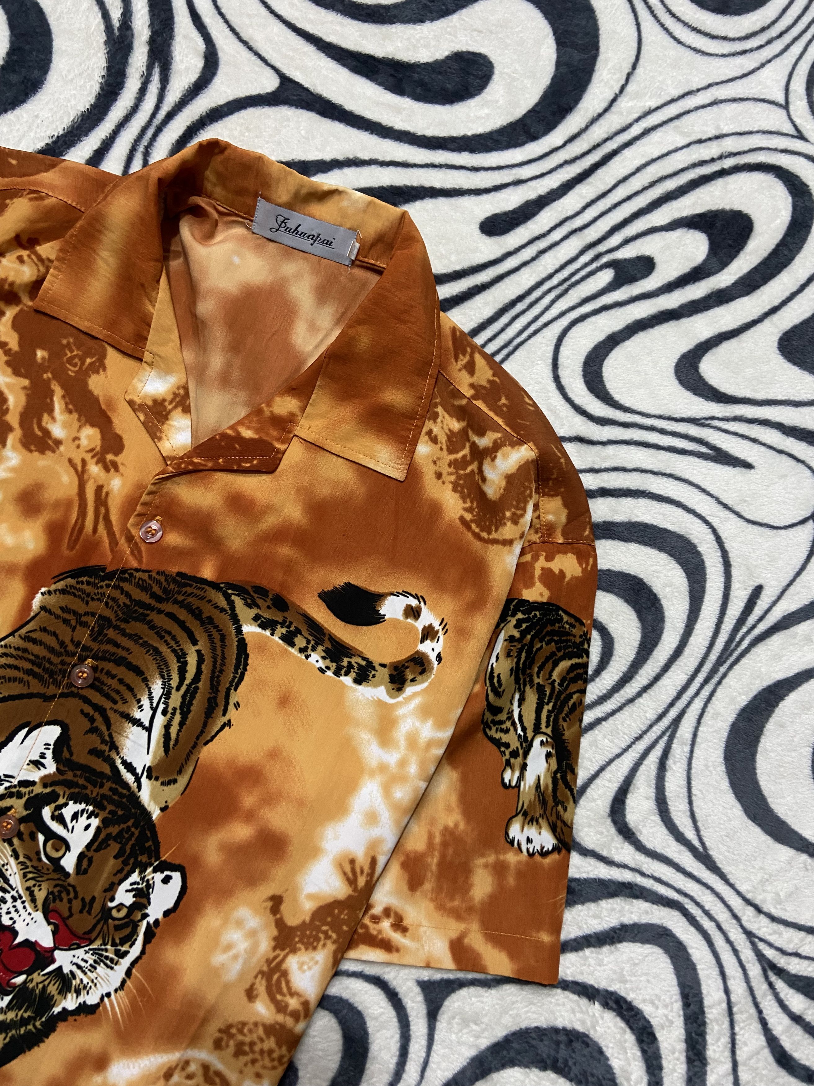 Vintage Vintage Hawaiian Shirt Tiger Print Y2K Size US XL / EU 56 / 4 - 2 Thumbnail