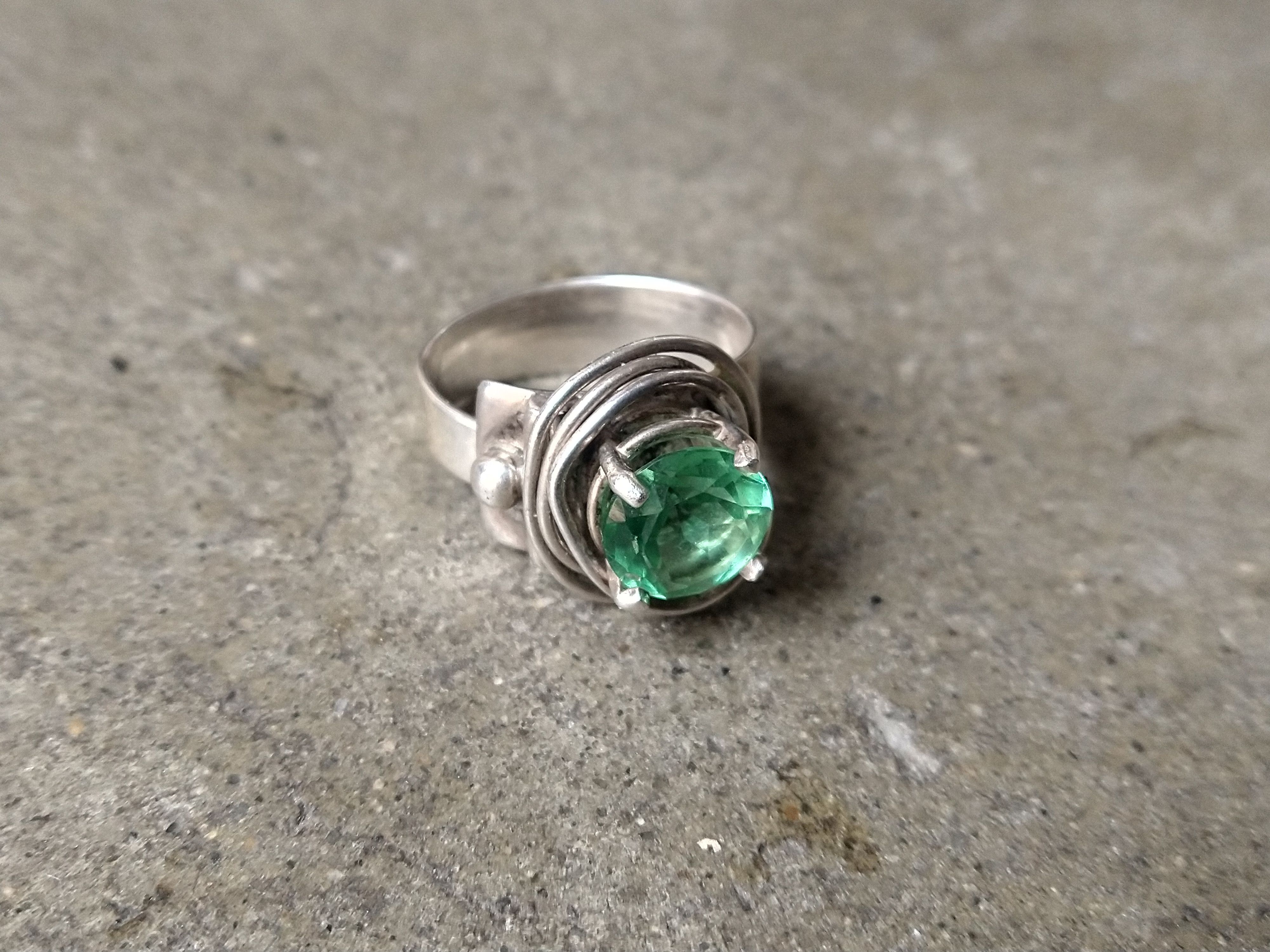 Jewelry × Sterling Silver Sterling Silver Ring Size 8 Green Glass Modern Steampunk Size ONE SIZE - 1 Thumbnail