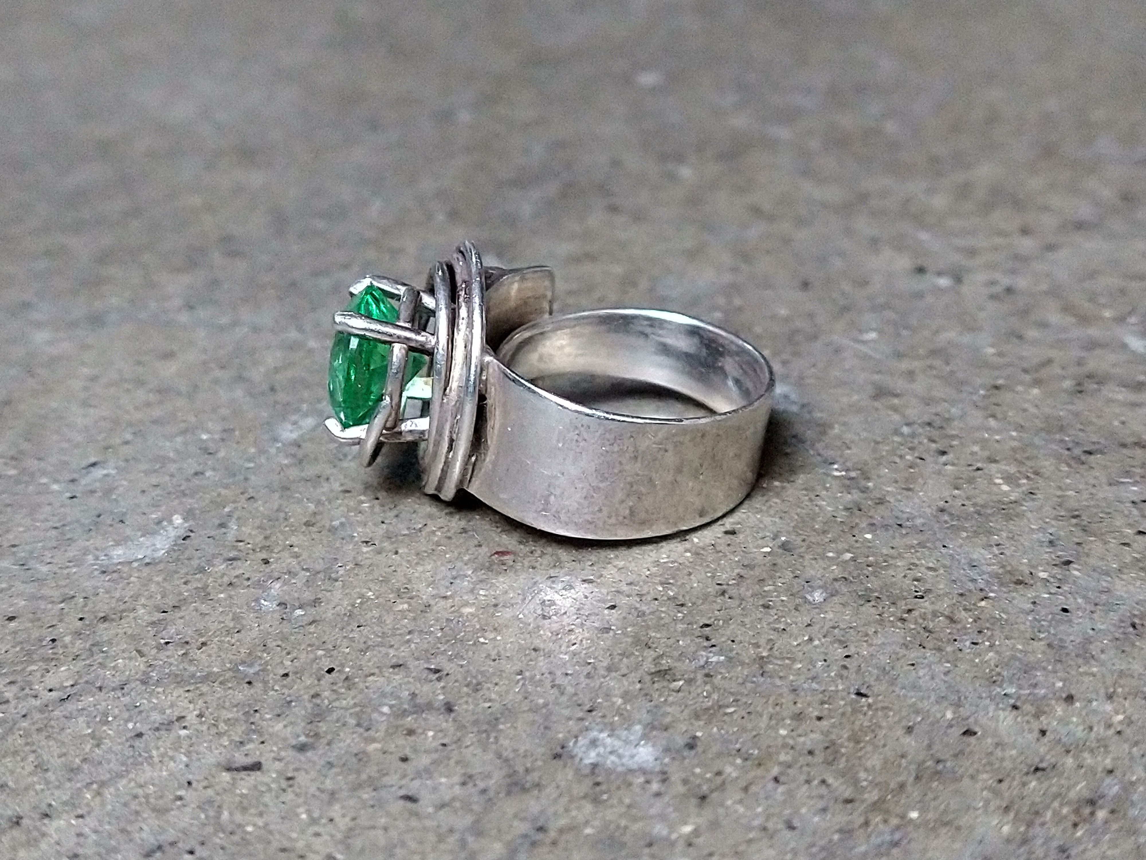 Jewelry × Sterling Silver Sterling Silver Ring Size 8 Green Glass Modern Steampunk Size ONE SIZE - 5 Thumbnail