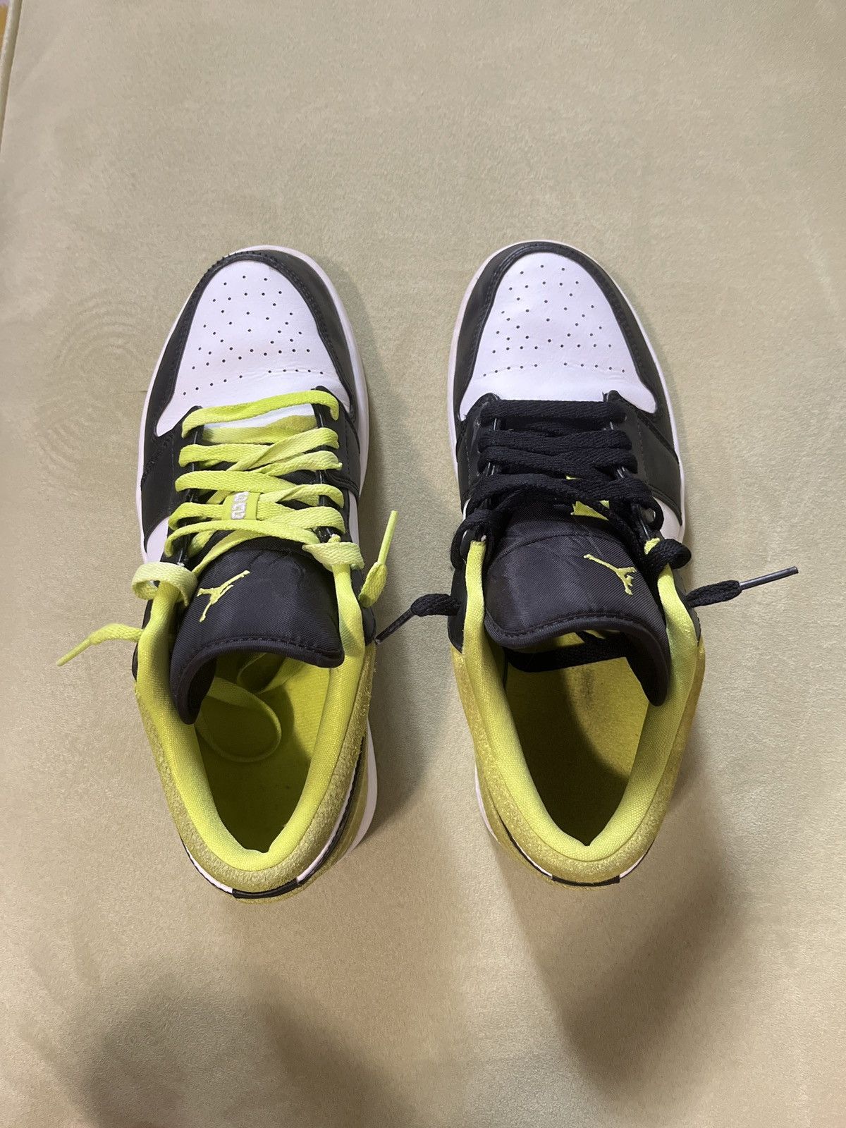 Jordan Brand Jordan 1 Low “Black Cyber” Size US 9 / EU 42 - 3 Thumbnail