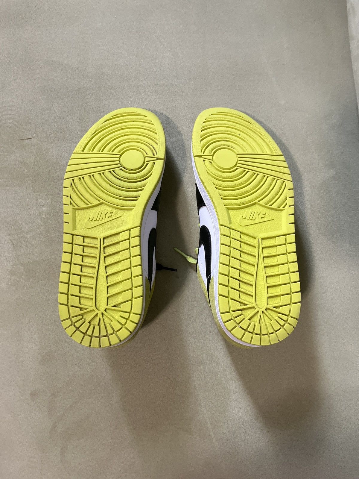 Jordan Brand Jordan 1 Low “Black Cyber” Size US 9 / EU 42 - 6 Thumbnail