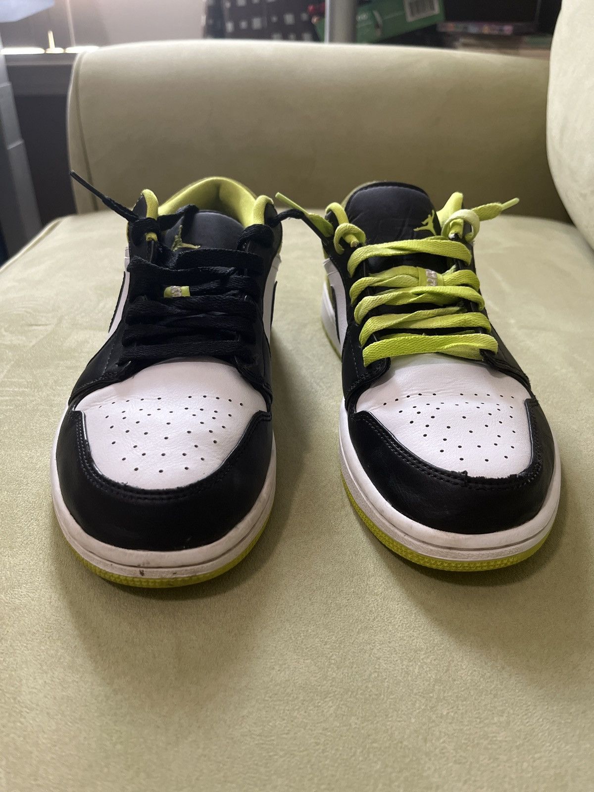 Jordan Brand Jordan 1 Low “Black Cyber” Size US 9 / EU 42 - 4 Thumbnail