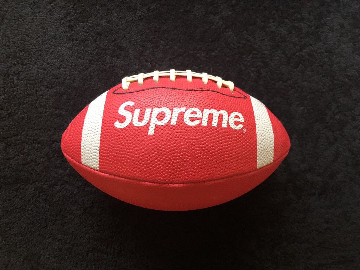 日経トレンディ supreme Wilson American Mini Football - 小物