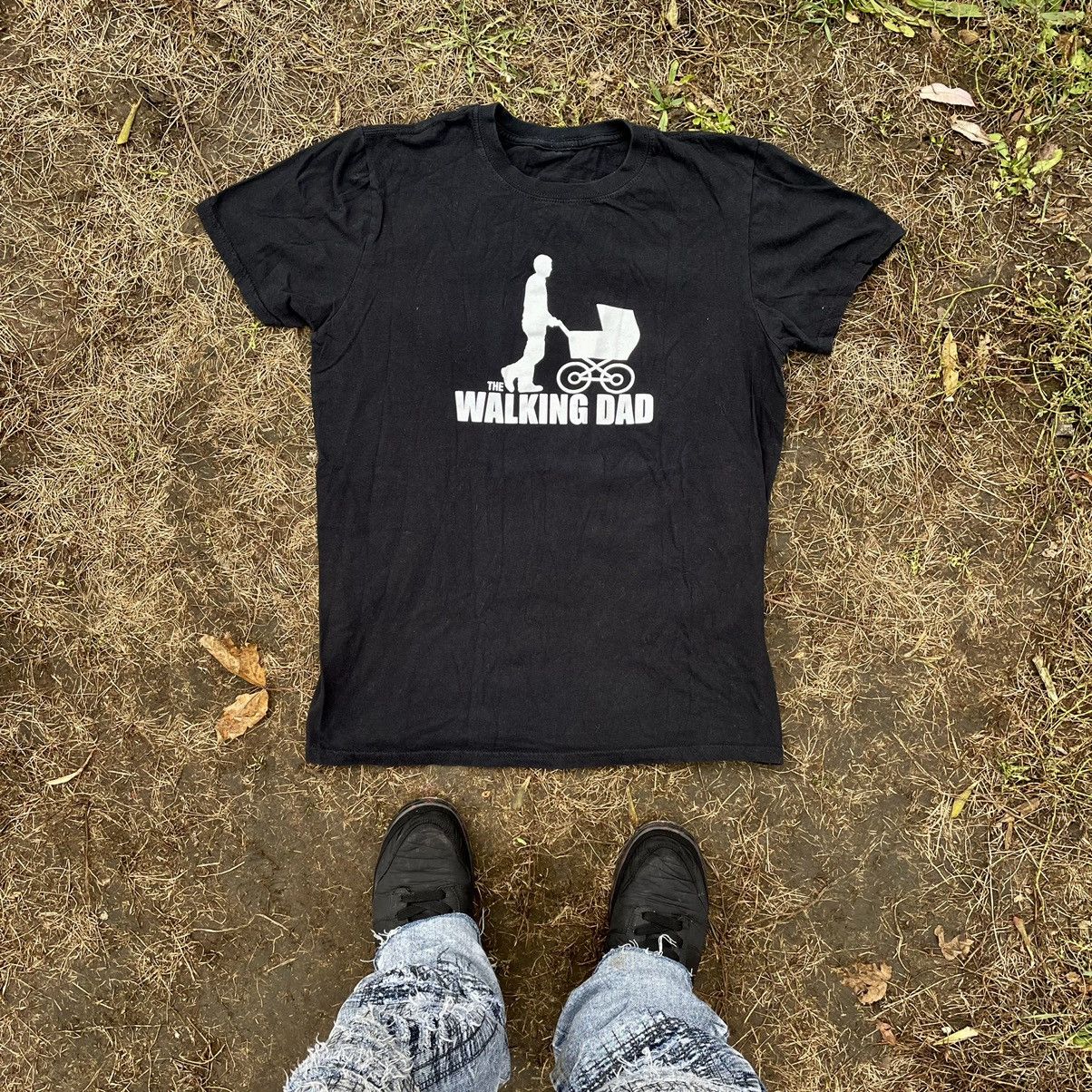 Vintage Y2K Vintage Walking Dad Graphic Tee Sarcasm Humor Streetwear Size US M / EU 48-50 / 2 - 1 Thumbnail