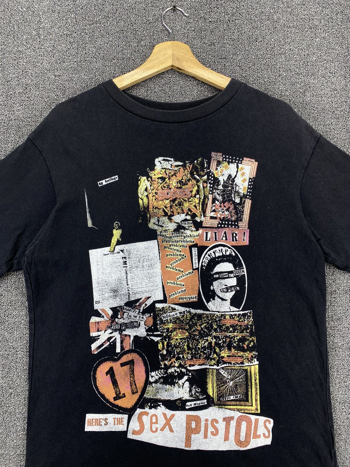 Band Tees Sex Pistols x Uniqlo Punk Rock Band Tees T Shirts Size US M / EU 48-50 / 2 - 5 Thumbnail