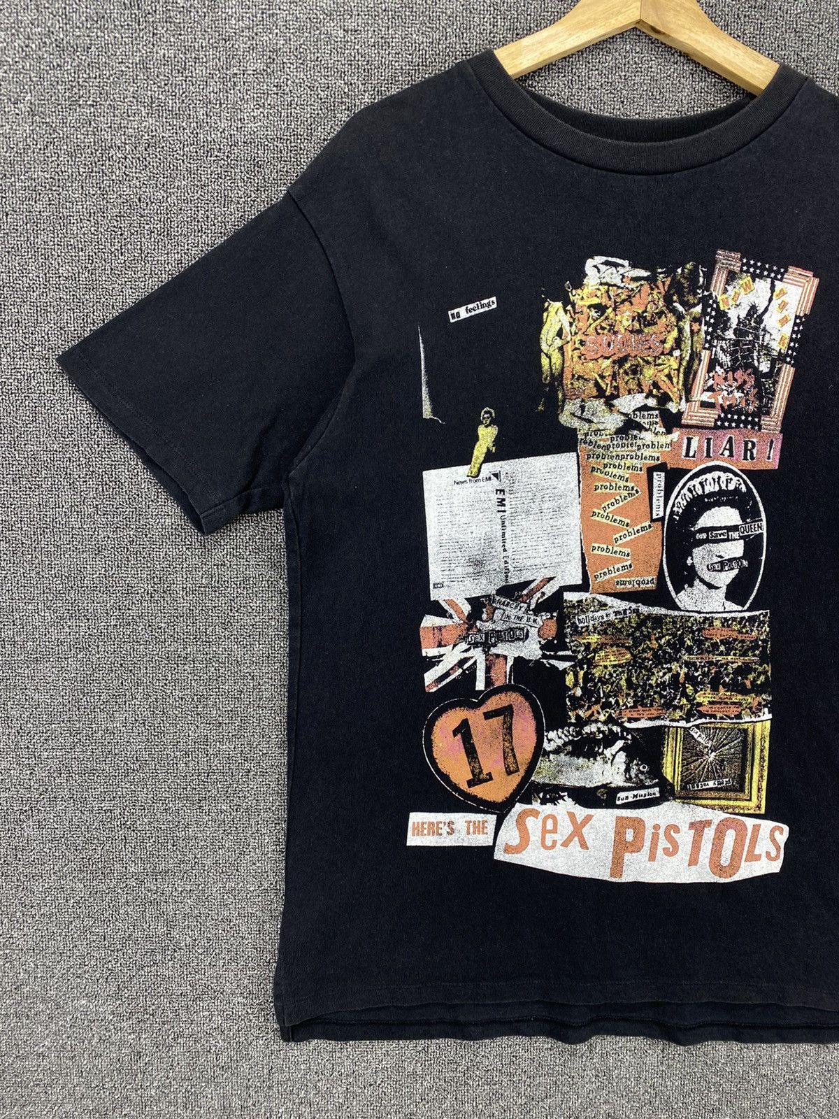 Band Tees Sex Pistols x Uniqlo Punk Rock Band Tees T Shirts Size US M / EU 48-50 / 2 - 3 Thumbnail