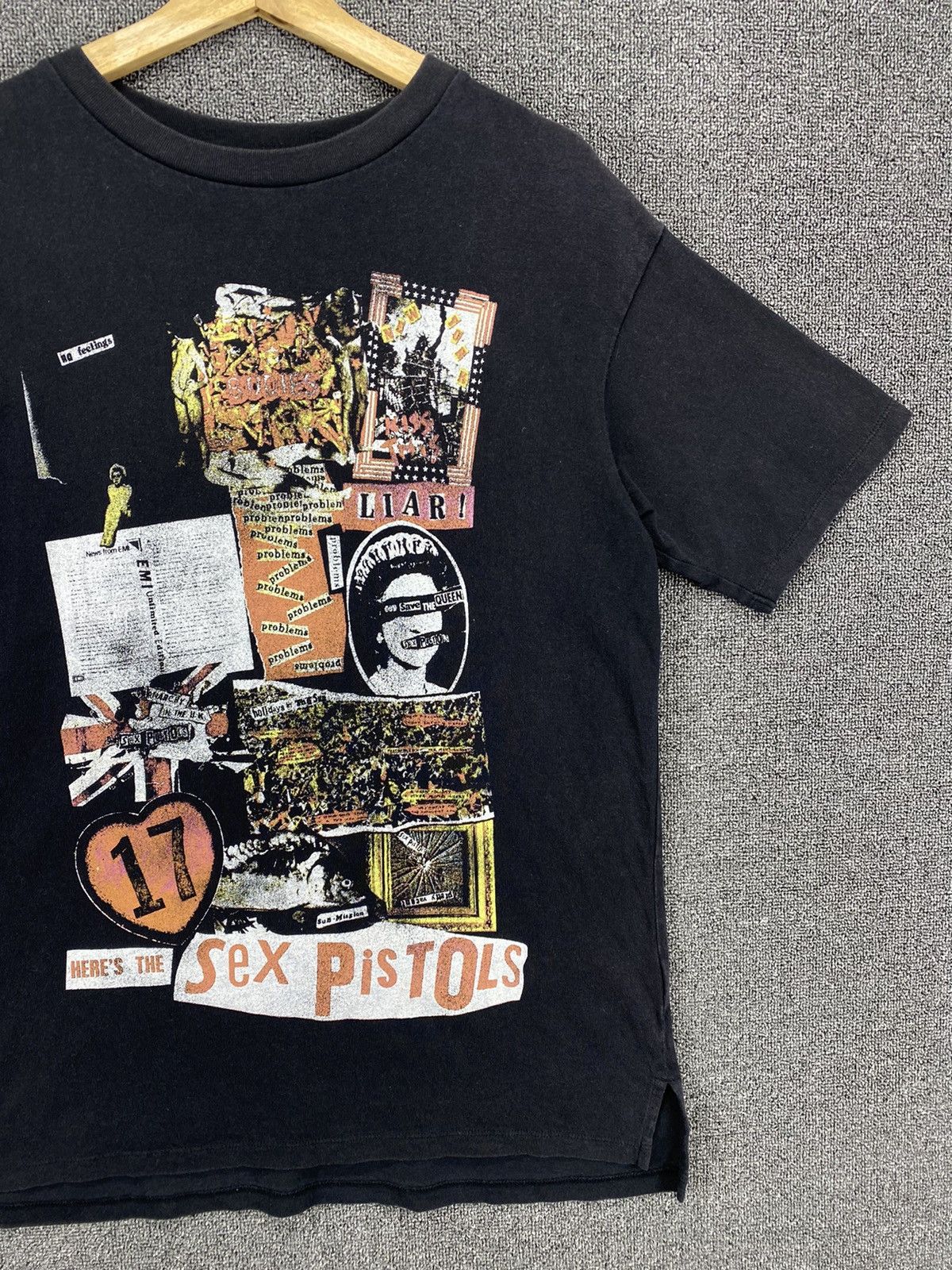 Band Tees Sex Pistols x Uniqlo Punk Rock Band Tees T Shirts Size US M / EU 48-50 / 2 - 4 Thumbnail