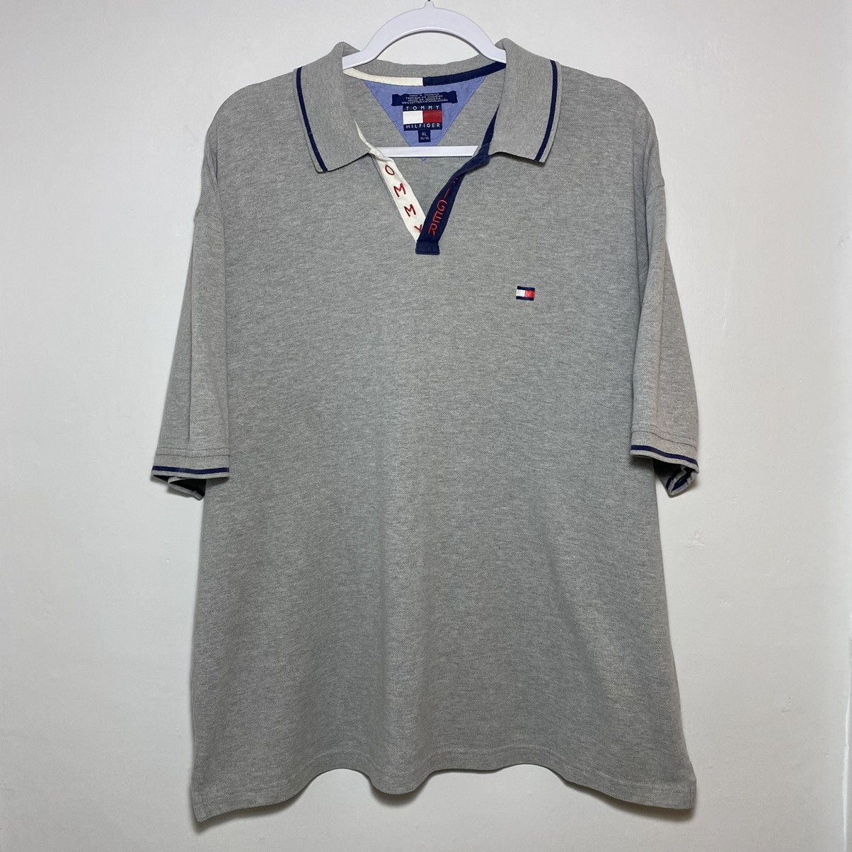 Tommy Hilfiger Tommy Hilfigure Chest Logo Gray Embroidered Polo Shirt Sz XL Size US XL / EU 56 / 4 - 1 Thumbnail