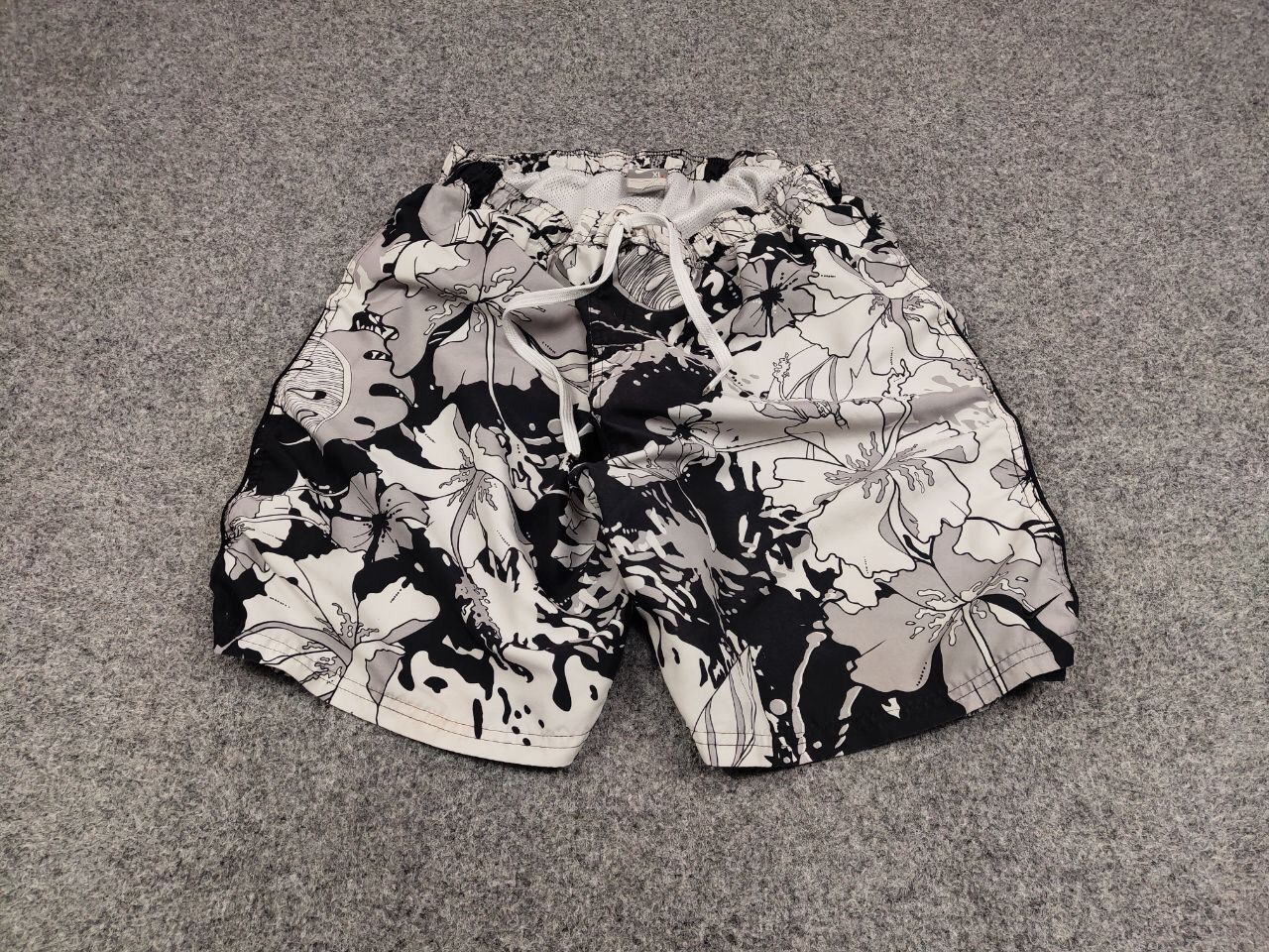 Nike Vintage 90's Nike Casual Polyester Multi logo Flowers Shorts Size US 36 / EU 52 - 2 Thumbnail