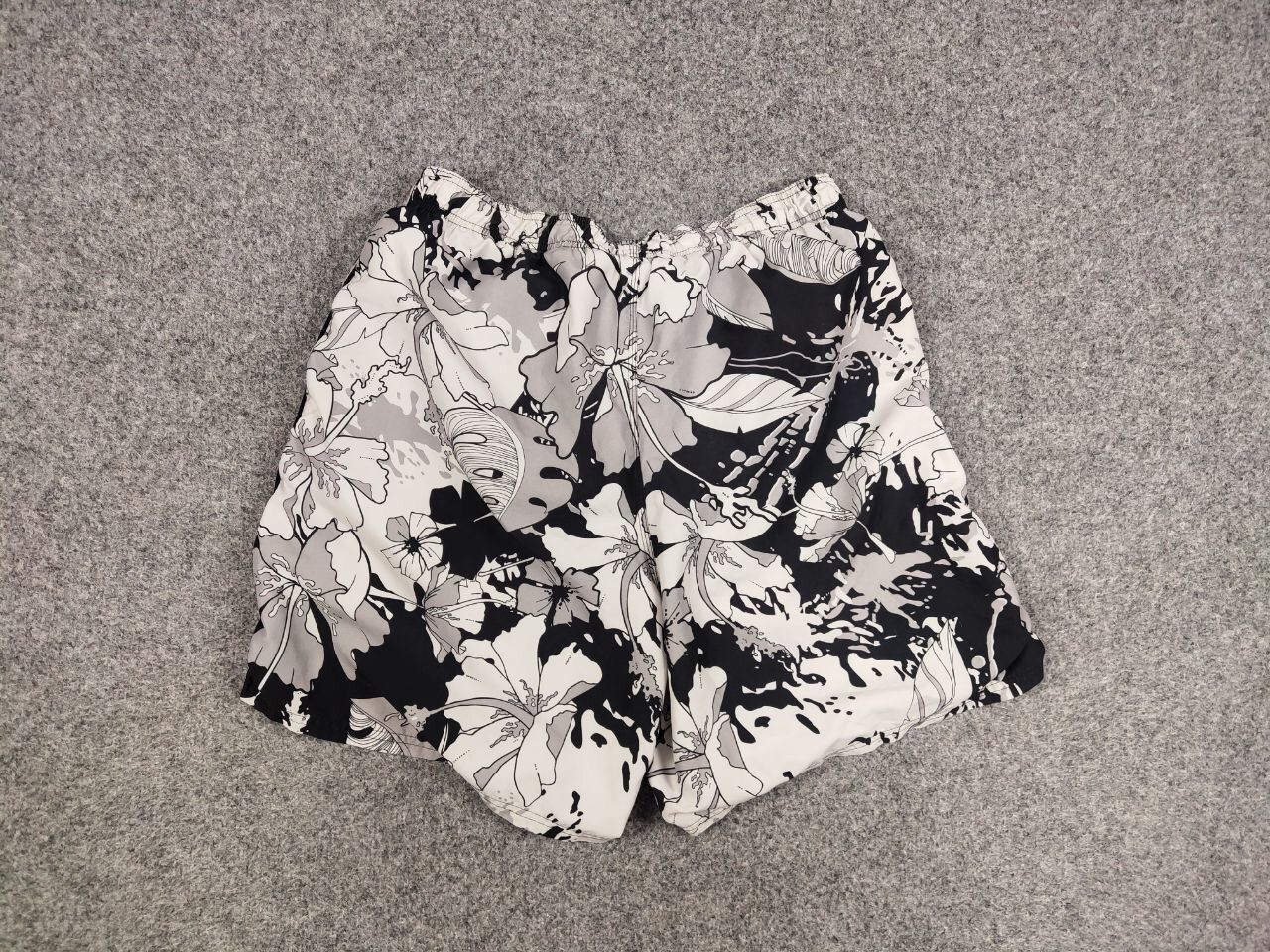 Nike Vintage 90's Nike Casual Polyester Multi logo Flowers Shorts Size US 36 / EU 52 - 10 Thumbnail