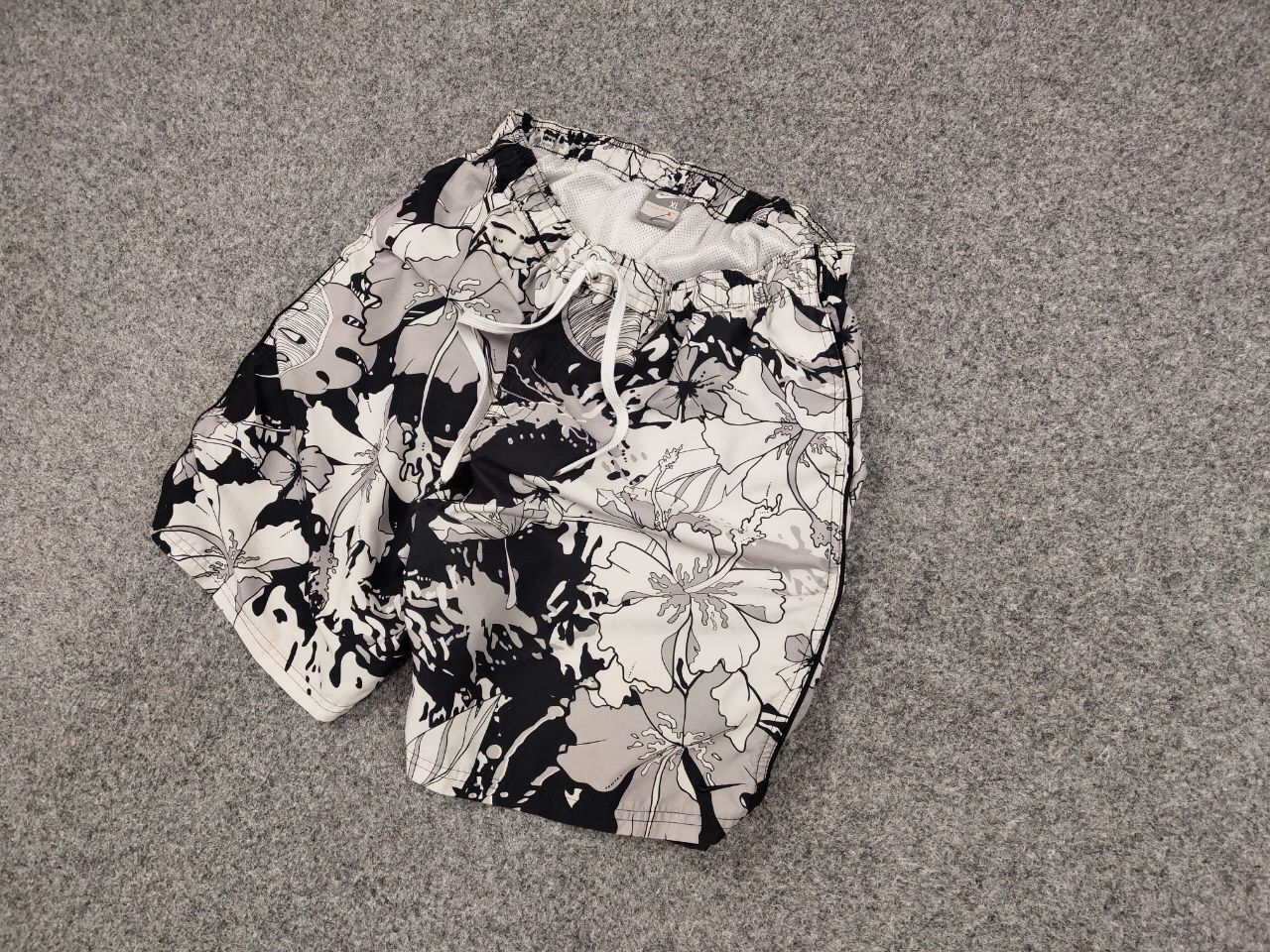 Nike Vintage 90's Nike Casual Polyester Multi logo Flowers Shorts Size US 36 / EU 52 - 3 Thumbnail