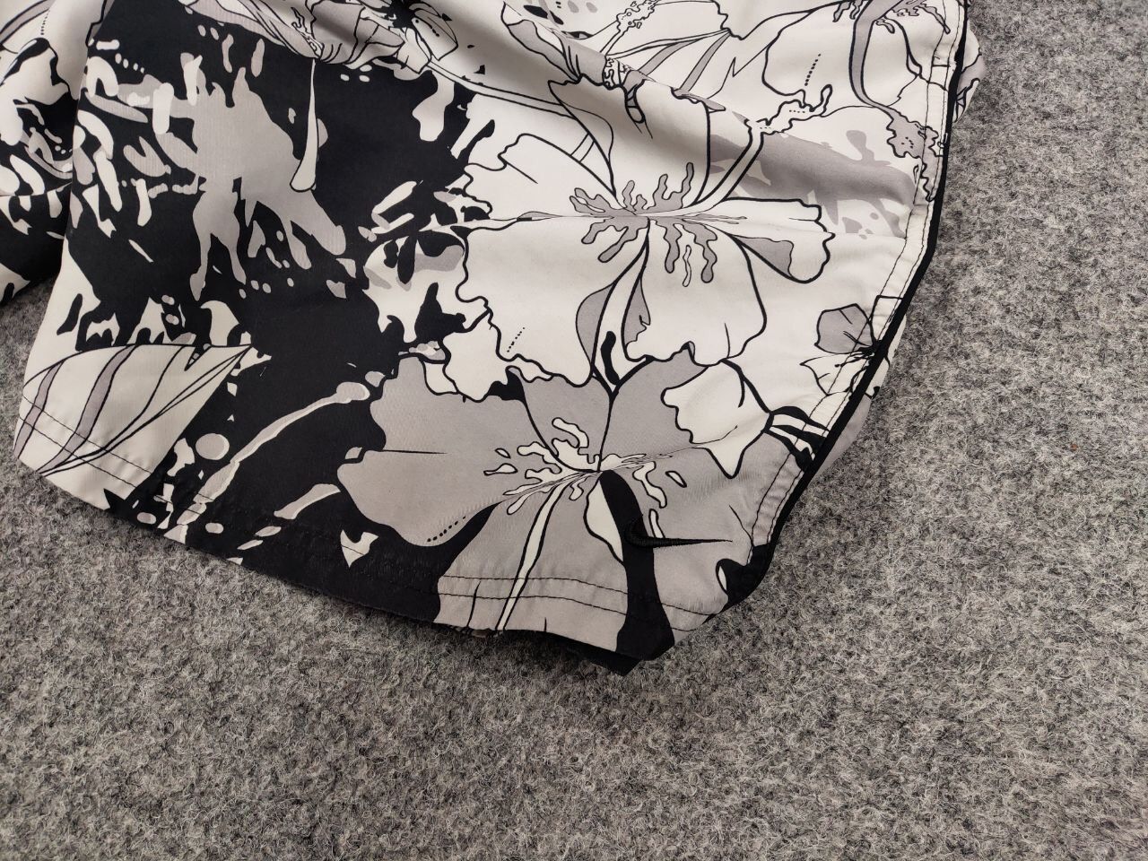 Nike Vintage 90's Nike Casual Polyester Multi logo Flowers Shorts Size US 36 / EU 52 - 5 Thumbnail