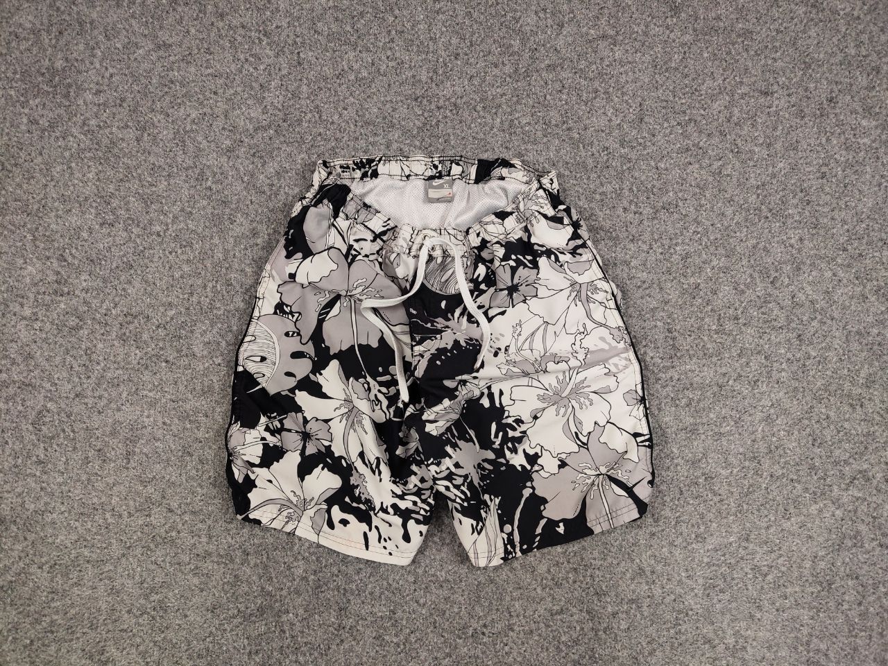 Nike Vintage 90's Nike Casual Polyester Multi logo Flowers Shorts Size US 36 / EU 52 - 1 Thumbnail