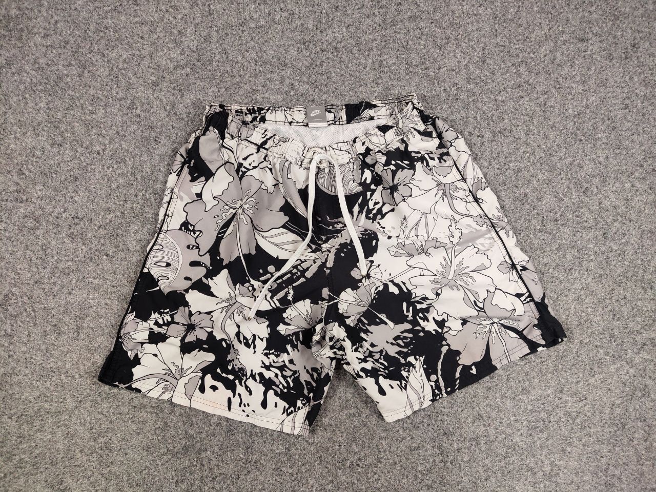 Nike Vintage 90's Nike Casual Polyester Multi logo Flowers Shorts Size US 36 / EU 52 - 8 Thumbnail