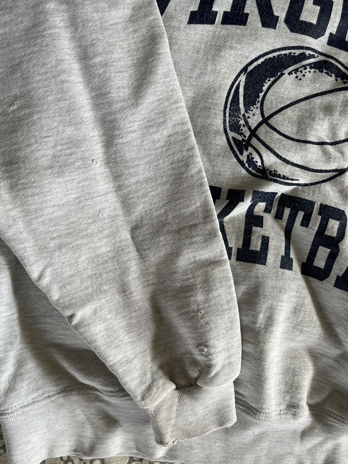 Russell Athletic × Vintage Vintage 90s Russell UVA Basketball Sweatshirt Size US L / EU 52-54 / 3 - 7 Thumbnail