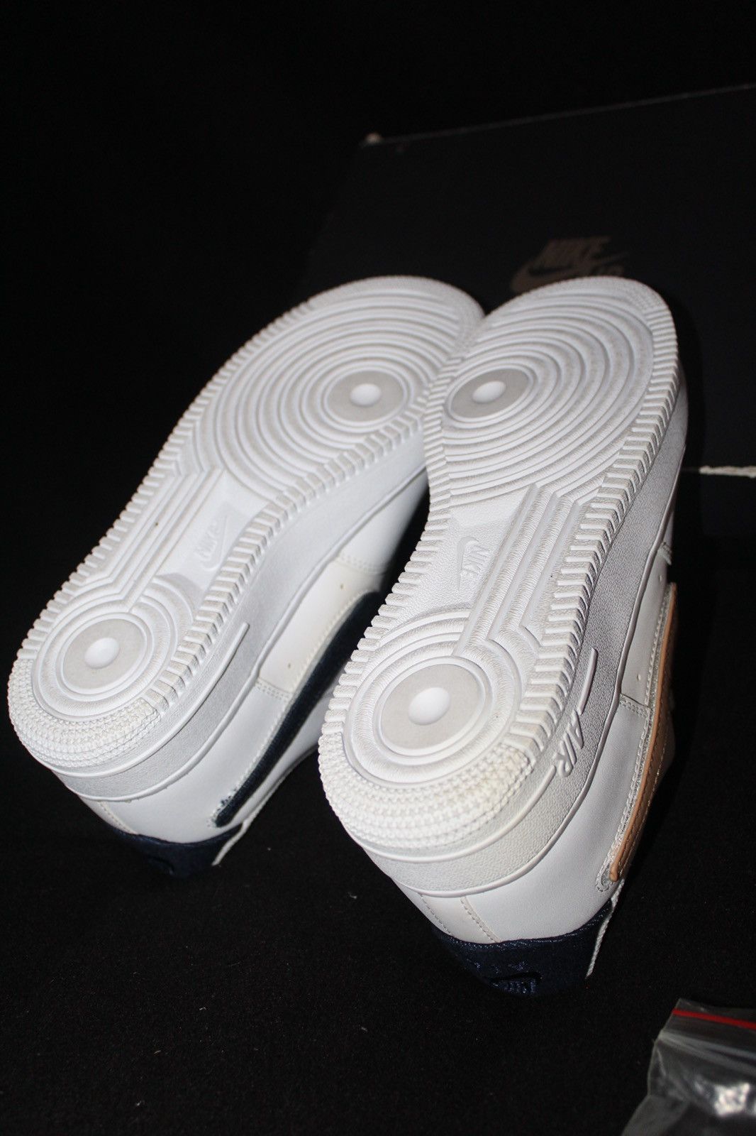 Nike Nike Air Force 1 ‘07 LV8 Removable Swoosh White Vachetta Tan Size US 7.5 / EU 40-41 - 10 Thumbnail
